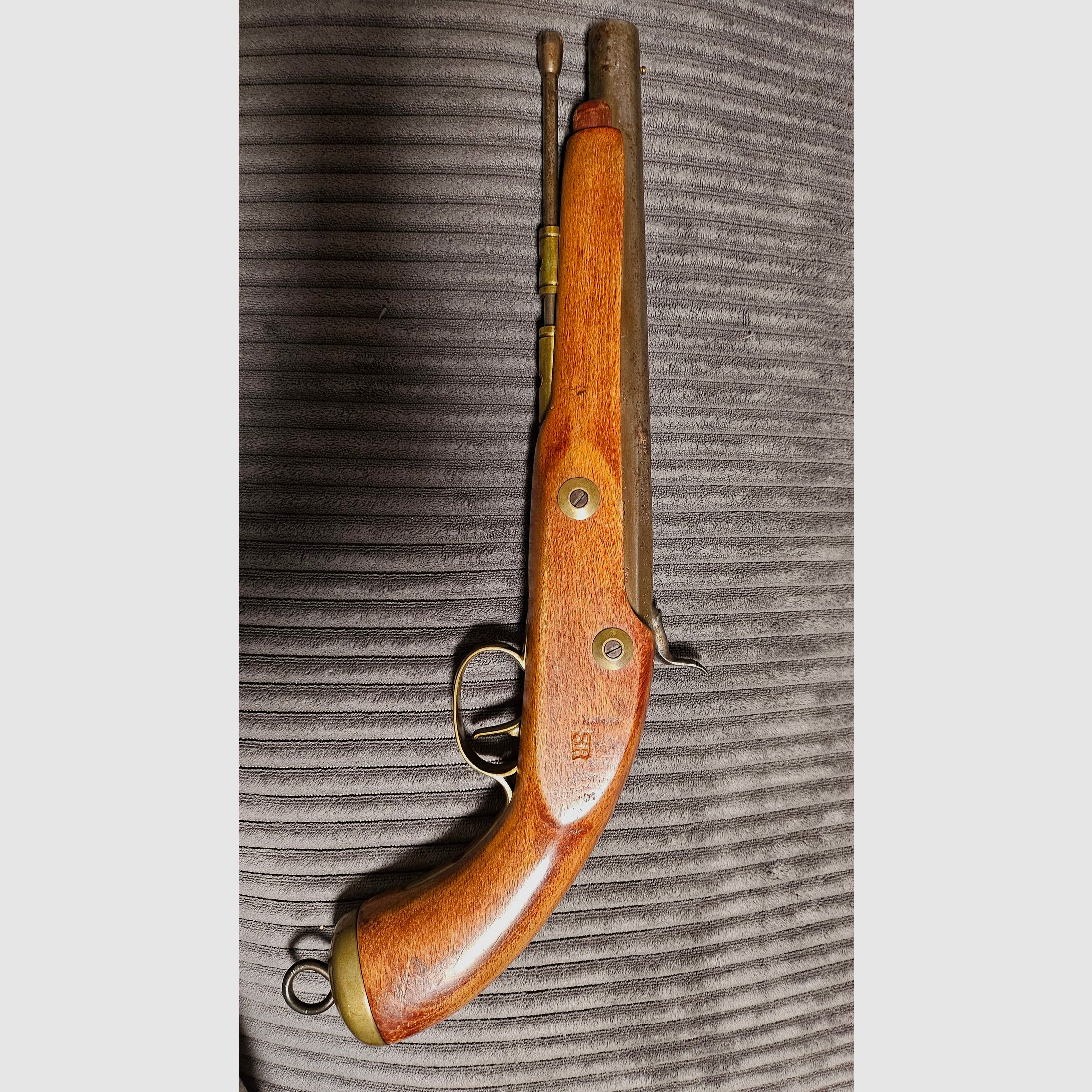 Pistolet kapiszonowy Dikar Hiszpania kaliber 45