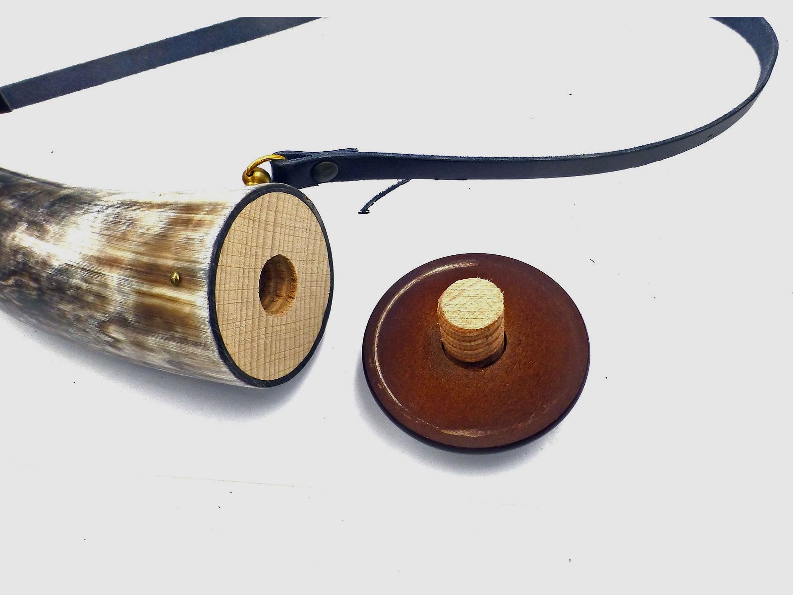 Pulverhorn aus Horn, Bild 2 von 2