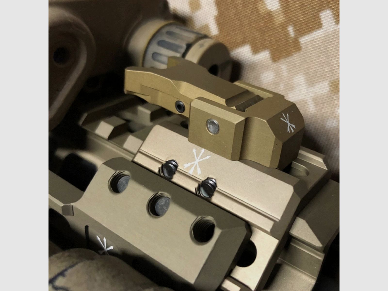 Unity Tactical – Fusion Light Wing-montage voor Micro Hub-rail – links – FDE – FUS-LWLF, afbeelding 4 van 4