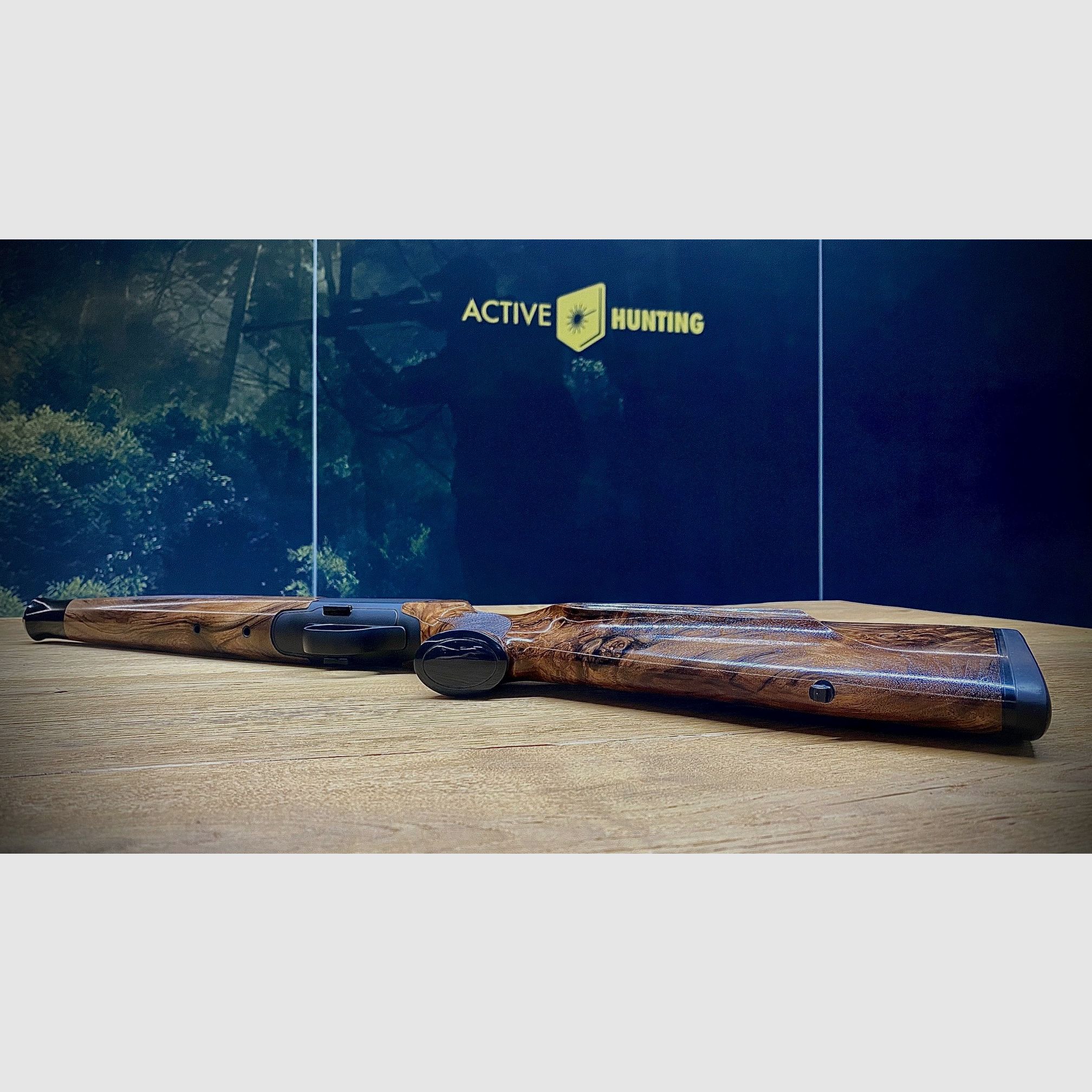 Blaser R8 Schaft / Holzklasse 7 / Bayrische Doppelfalzbacke / glänzendes Finish / Logo Schwarz