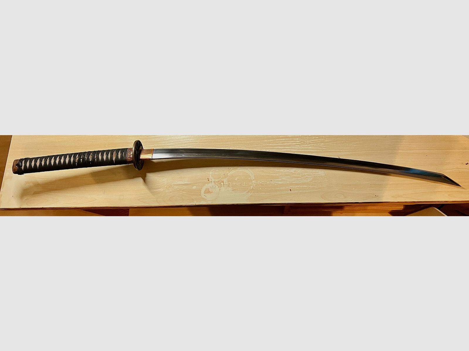 Authentisches japanisches Offizierskatana (Shin-guntō Typ 98) aus dem Zweiten Weltkrieg mit signierter Kanemune-Klinge.