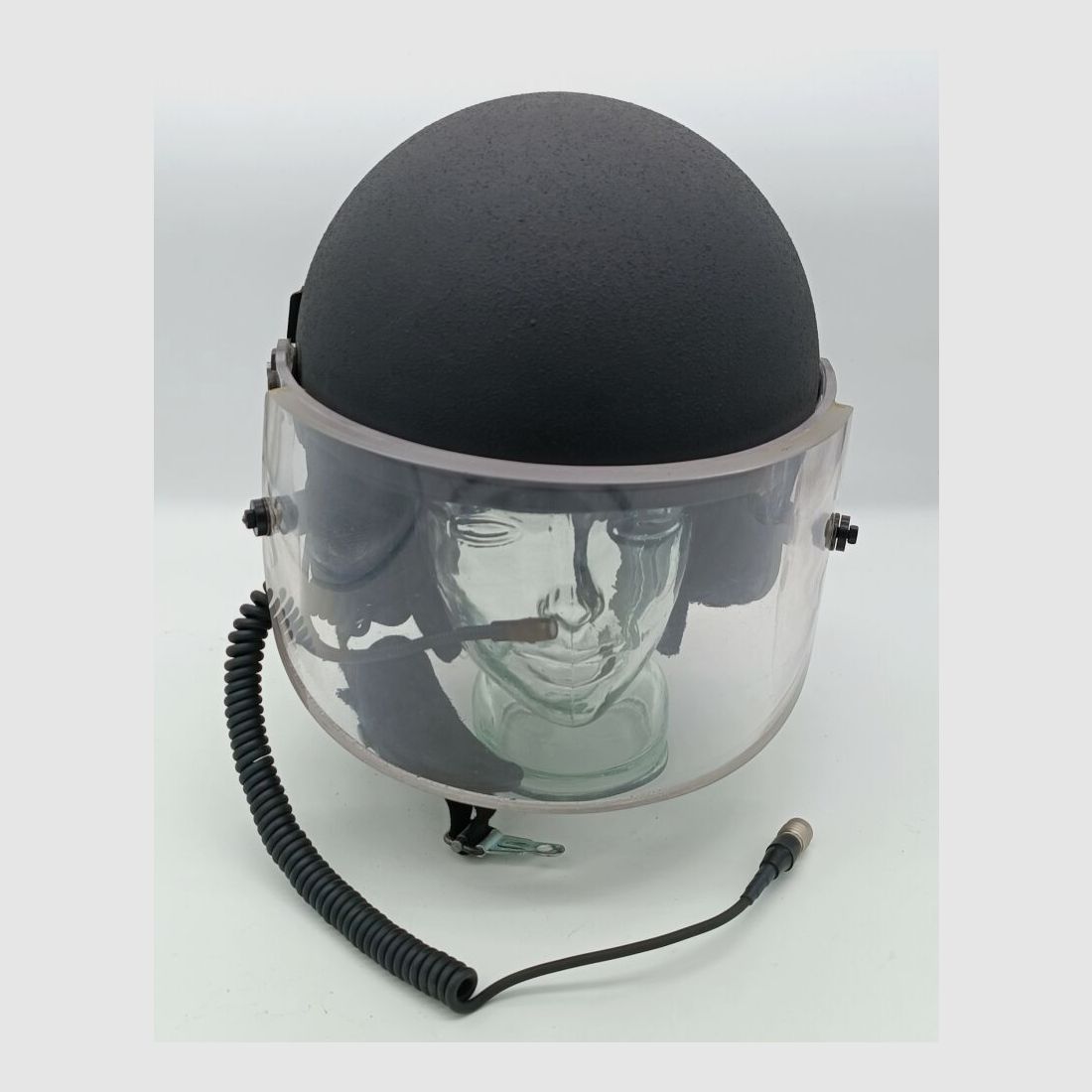 Schuberth P100 Polizeihelm aus Kevlar mit ballistischem Visier