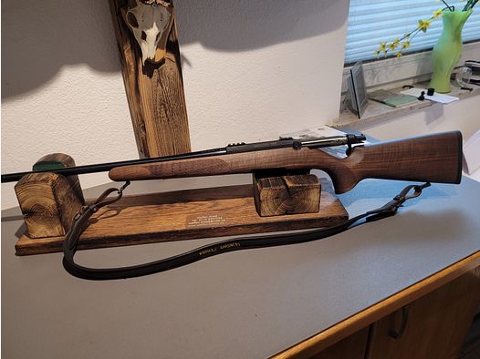 Steel Action HM 8x57IS Nußbaumschaft Geradzugrepetierer Holzklasse 2