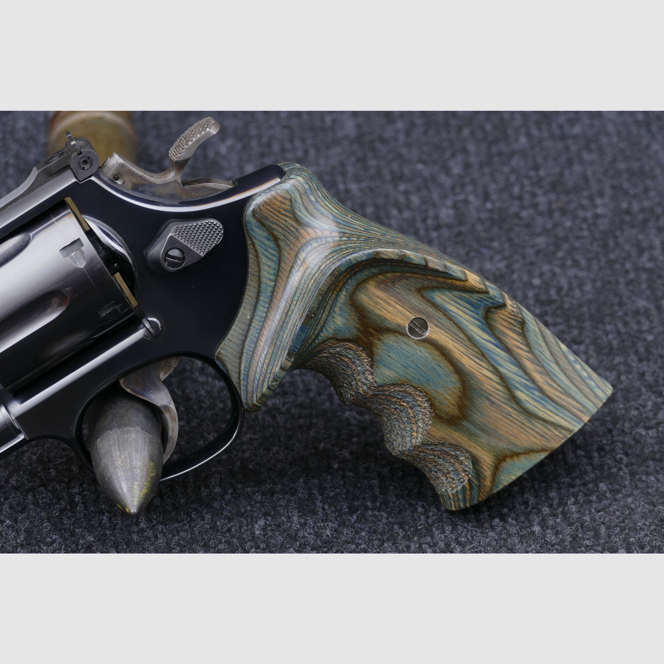 Smith & Wesson 586-4 Target Champion – .357 Magnum – 6-inch barrel – Nill laminated wood grip – very good condition, image 4 of 16