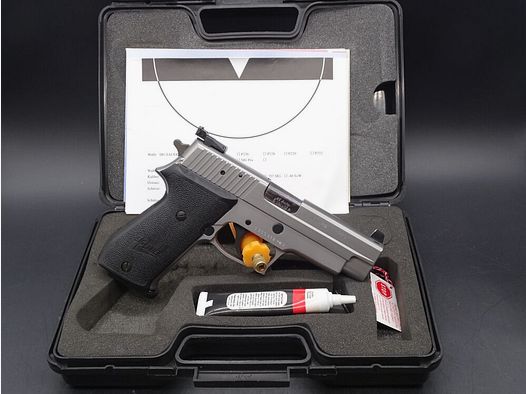 SIG SAUER Made in Germany P220 Kaliber .45 Auto P220