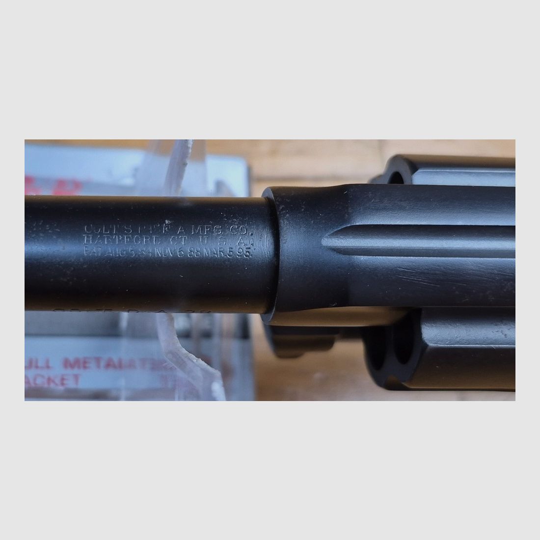 Sehr schöner Revolver Colt 1895 – Ikonisches Modell mit kippbarem Trommel und gegen den Uhrzeigersinn drehend – Kal. 38 LC – Waffe von Hartford 1907 – Trommel mit verengten Kammern – Eines der letzten Produkte – Sehr gute Mechanik – Ausgezeichneter Lauf – Originalgriffschalen – Seltene Waffe – Kategorie D – Sehr guter Zustand – TBE+, Bild 1 von 22