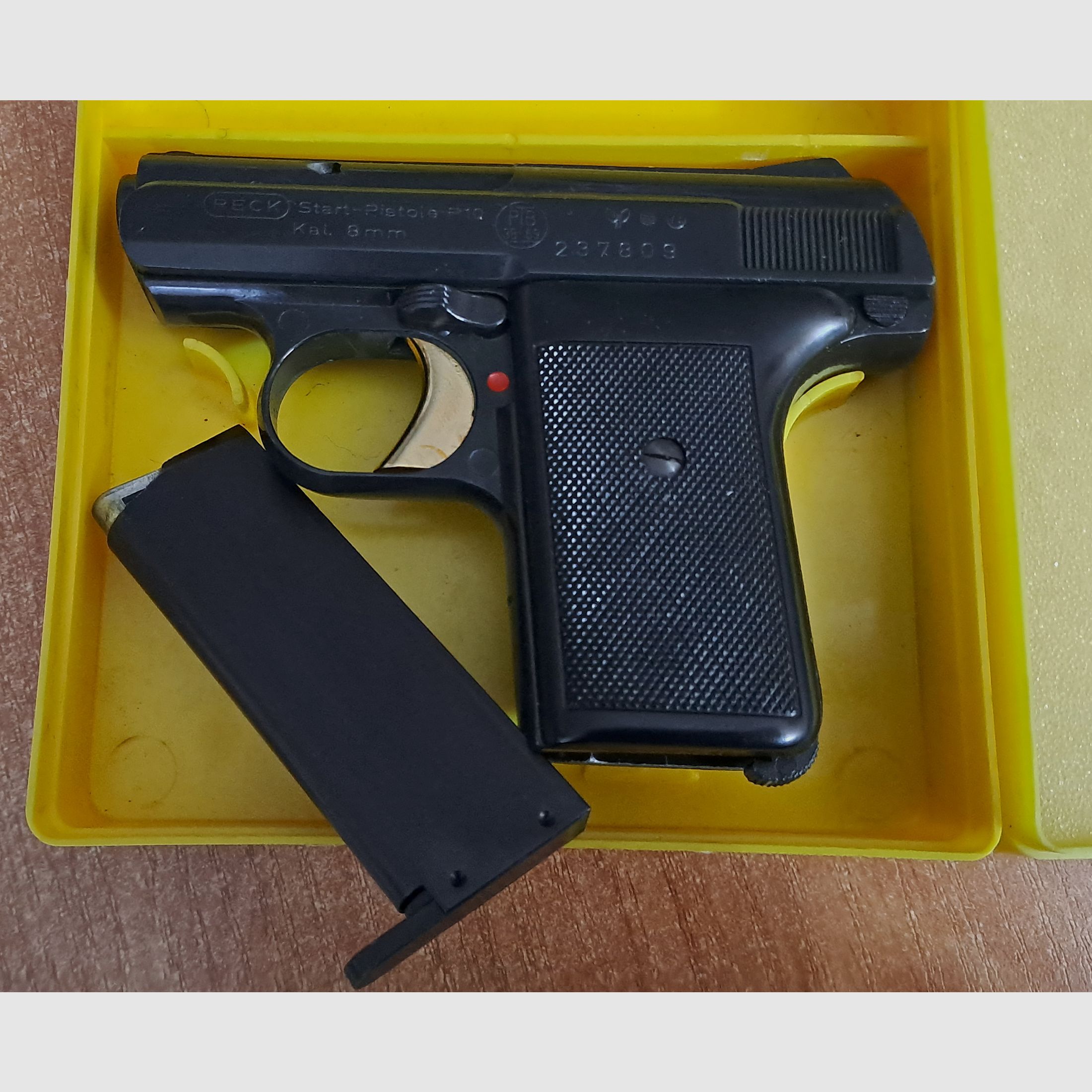 Alte Reck Gaspistole P10 im Kaliber 8 mm Knall/ PTB 38-69 in Verpackung!