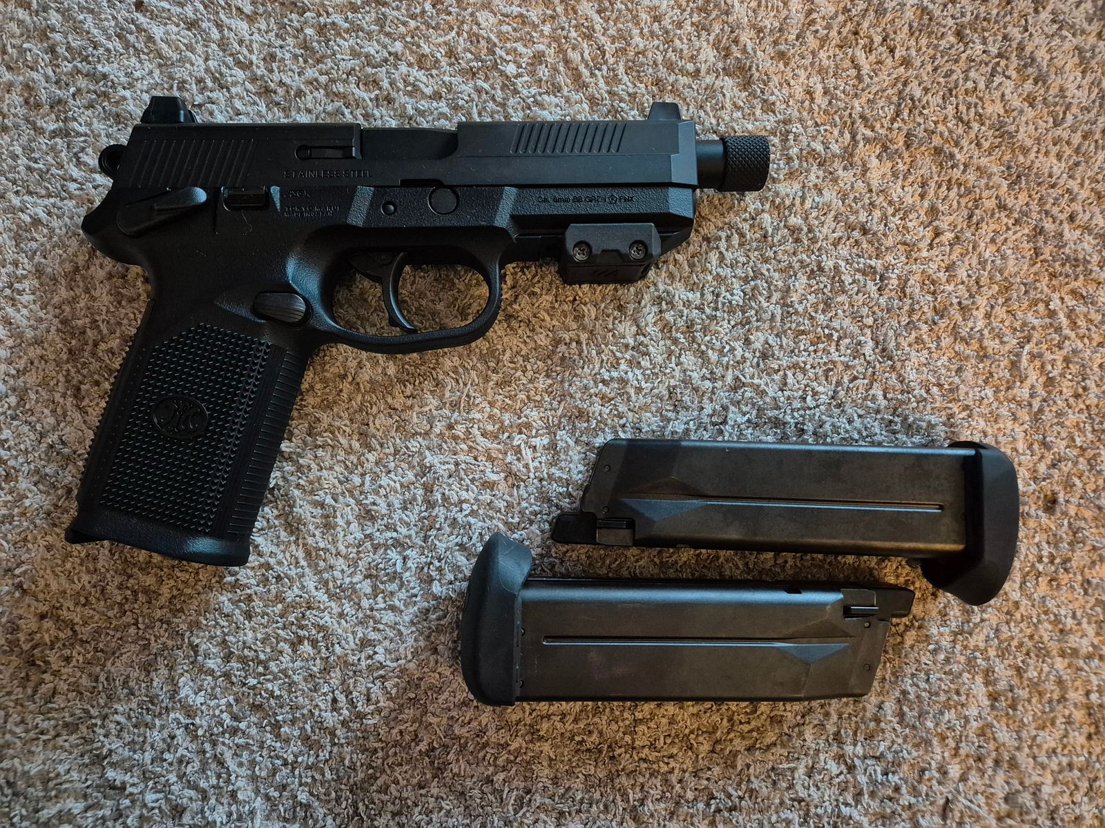 Airsoft Komplettpaket – GC16 E.T.U. S-AEG & Tokyo Marui im Koffer