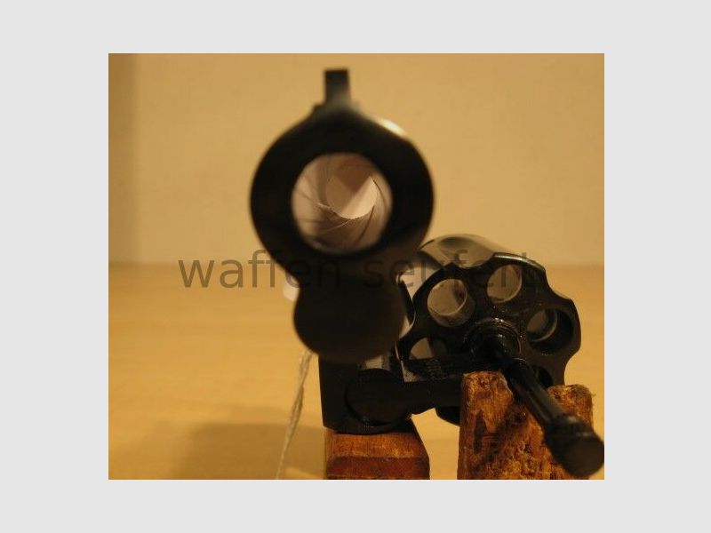 Colt Detective 2 inch loop met grote houten handgrepen