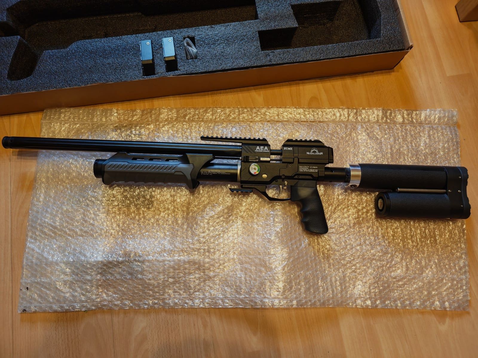 GoGun AEA Megalodon F-Serie 7,5 Joule | Kaliber .50 Luft / PCP karabin | z JADS podwójnym zbiornikiem | 2x 12 nabojowe magazynki aluminiowe | + wkładki stabilizujące do chwytu | z akcesoriami i fakturą