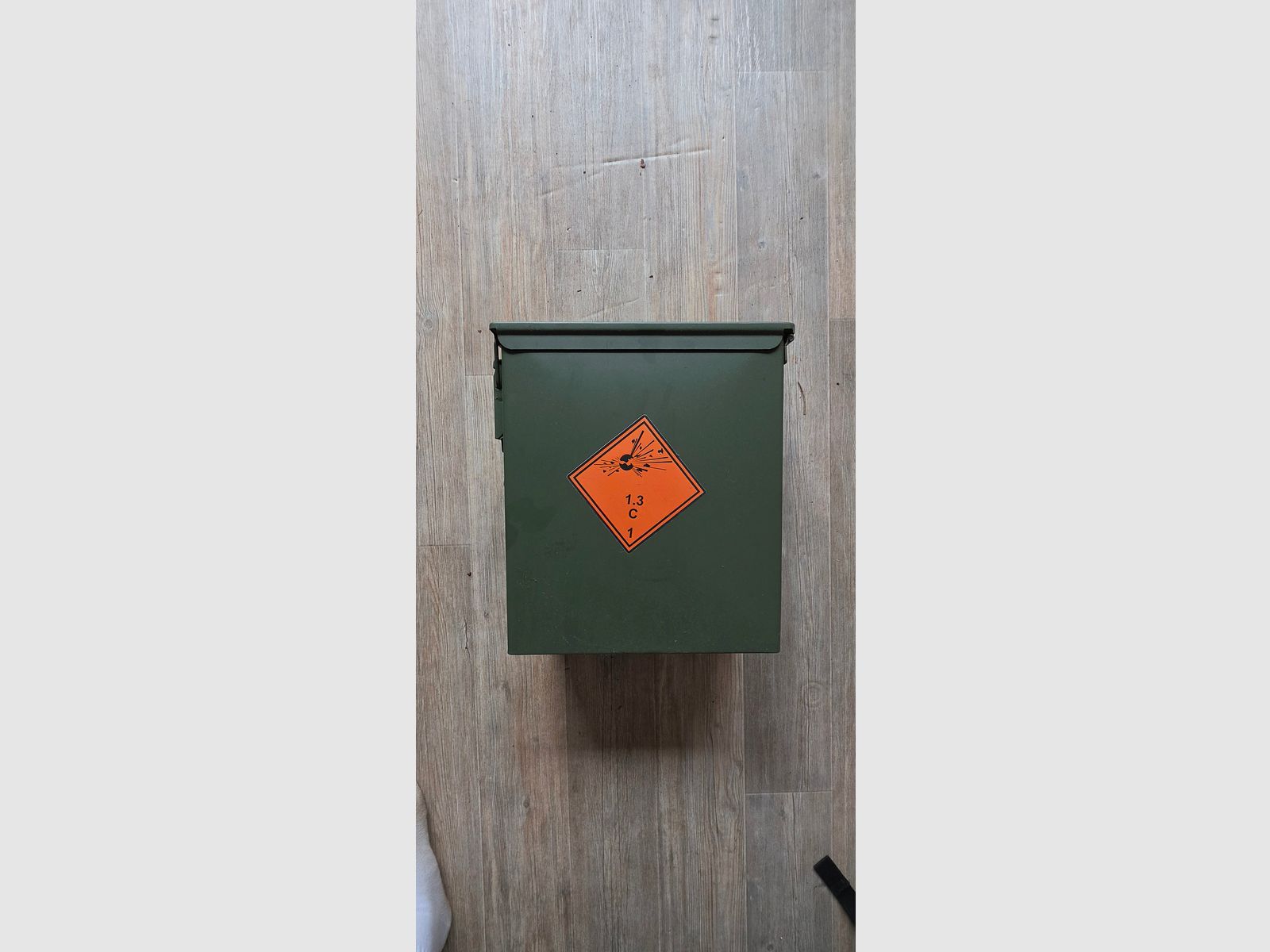 Caja de municiones de metal