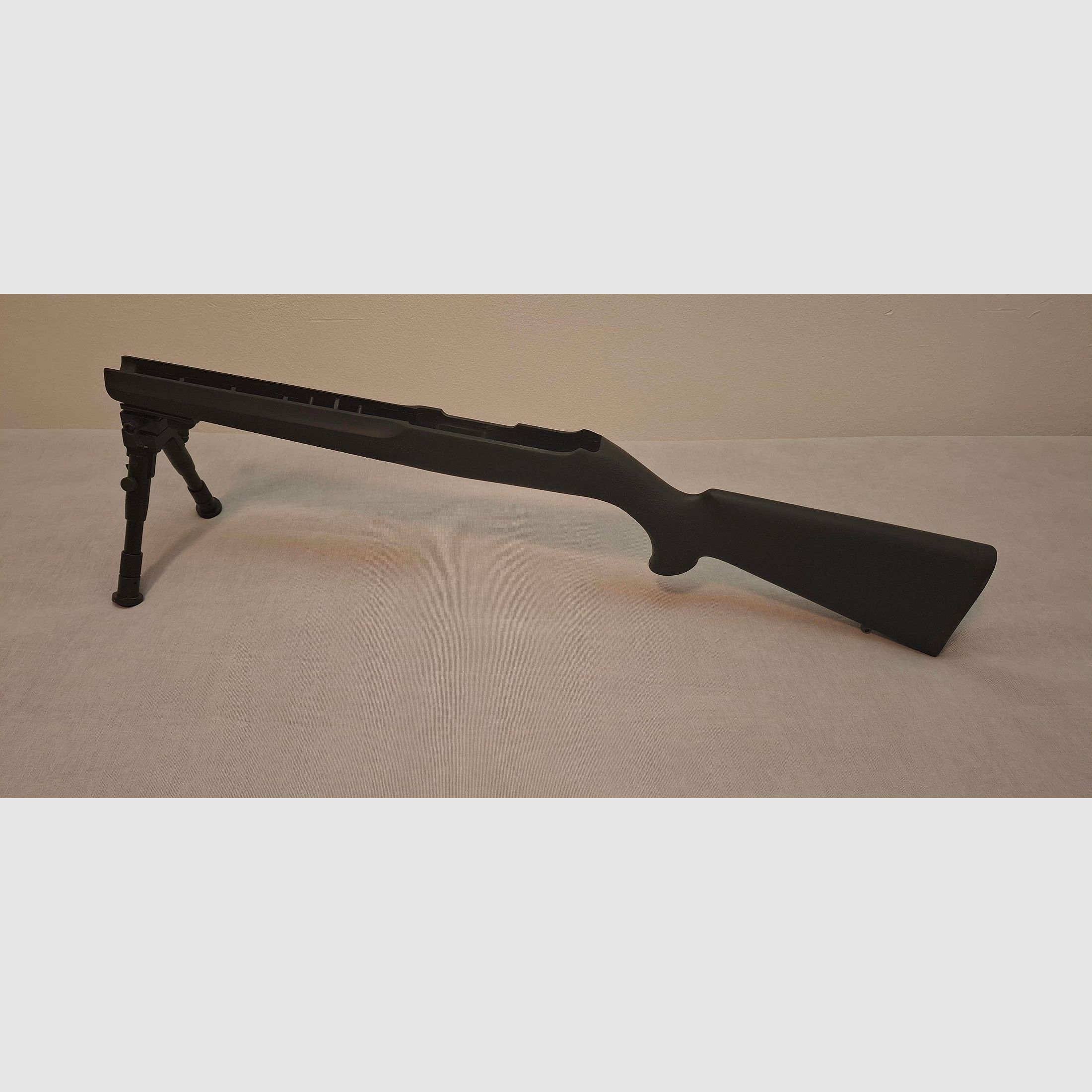 HOGUE RUGER 10/22 kolba do Bull Barrel z włókna szklanego w komplecie z dwójnogiem.