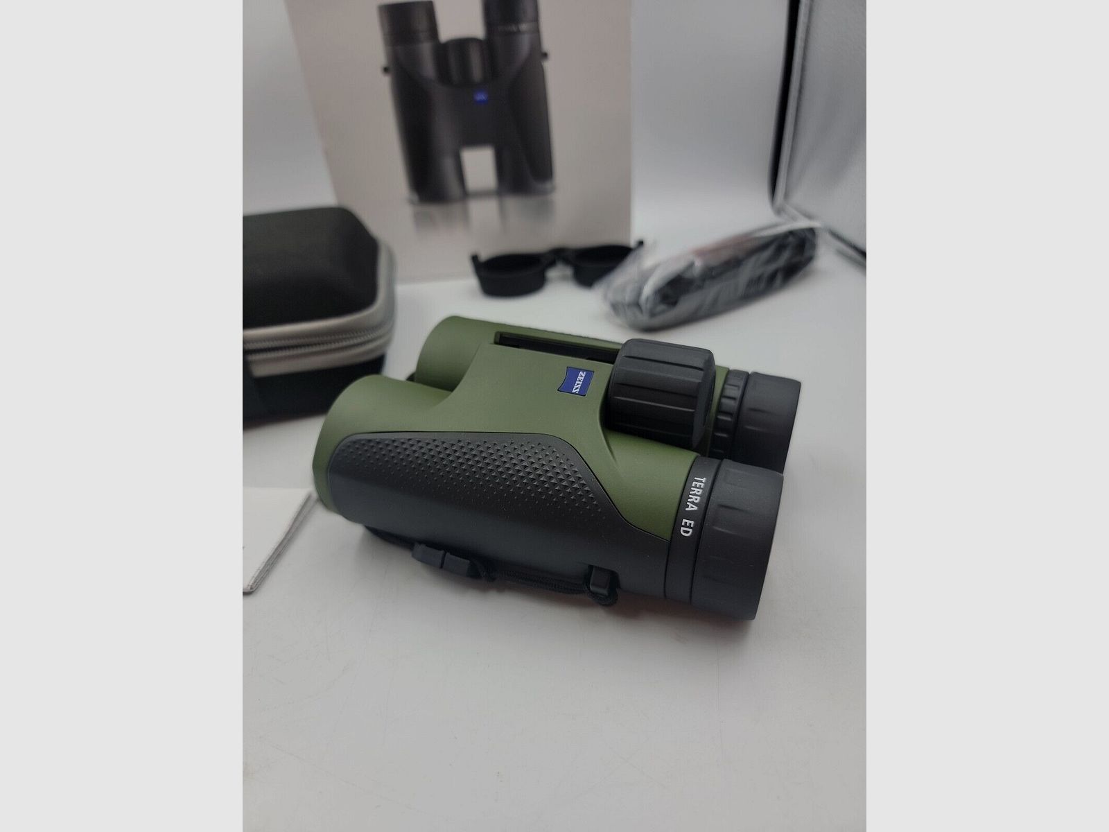 ZEISS Terra ED 10x 42mm Outdoor Binoculars, Green