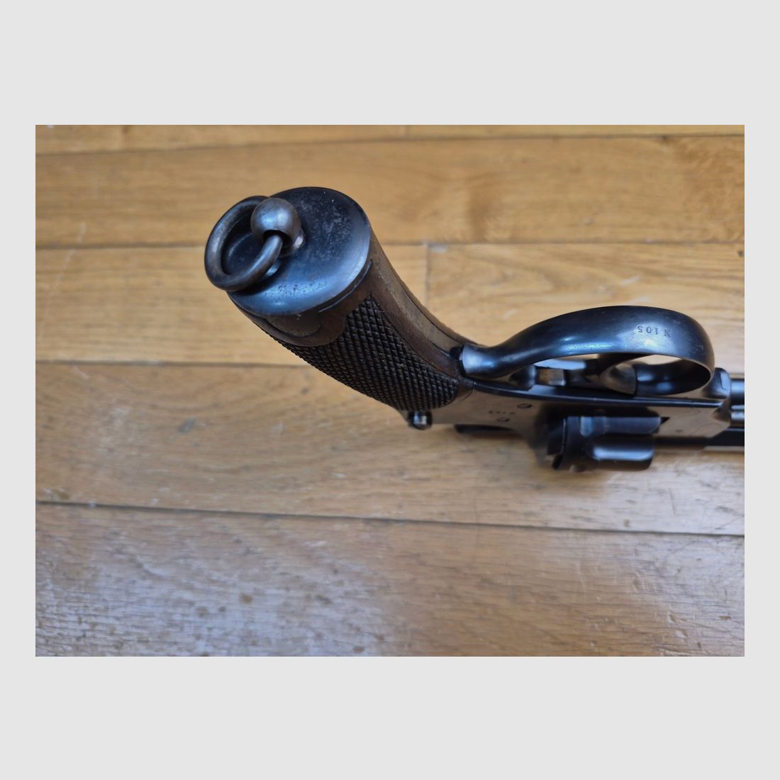 Wunderschöner Offiziersrevolver Modell 1874 – Vollständig monomatrikulierte Waffe – Produktion MAS im Jahr 1875 – Eines der ersten Exemplare, die an den 6. Jäger von Sedan geliefert wurden – Hervorragender Lauf – Mechanisch einwandfrei – Seltenheitszustand! – TBE++, Bild 10 von 25