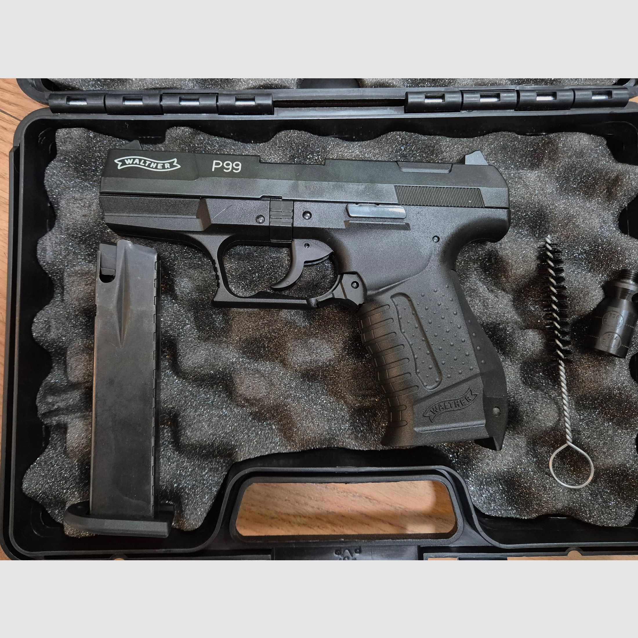 Walther P99 9mm blank gun with holster NEVER USED