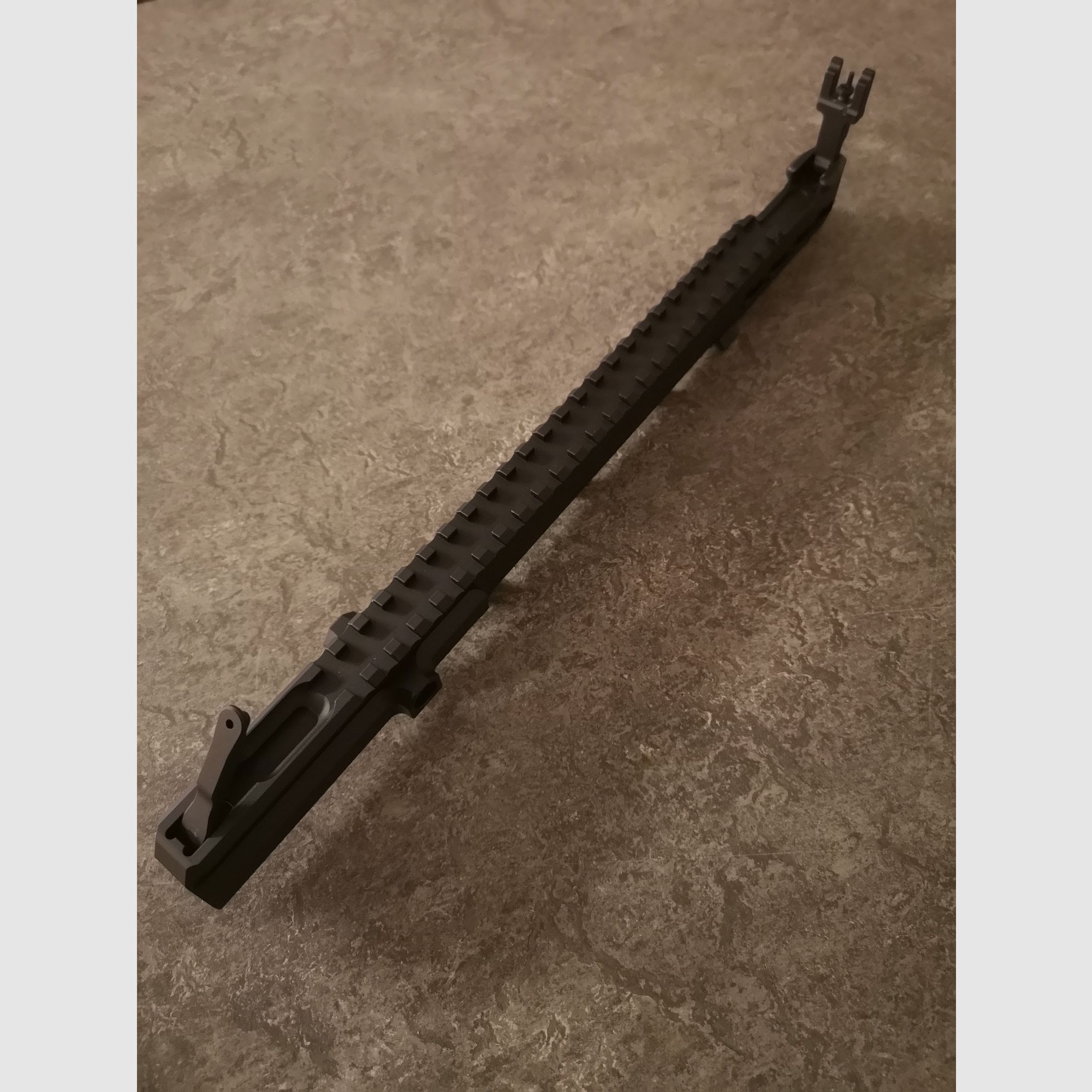 STEYR AUG A3 SA SWAT Gehäuseschiene Picatinnyschine 25 Slots Keymod und Ironsights Notvisierung