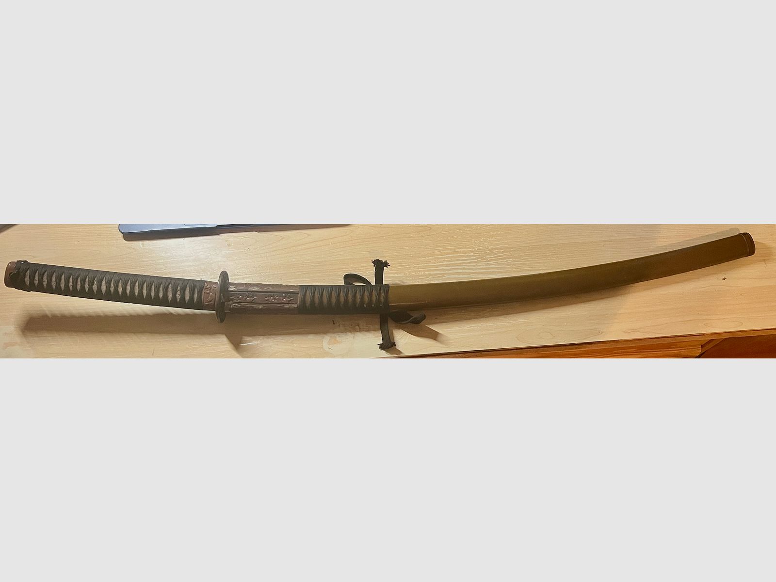 Authentisches japanisches Offizierskatana (Shin-guntō Typ 98) aus dem Zweiten Weltkrieg mit signierter Kanemune-Klinge.