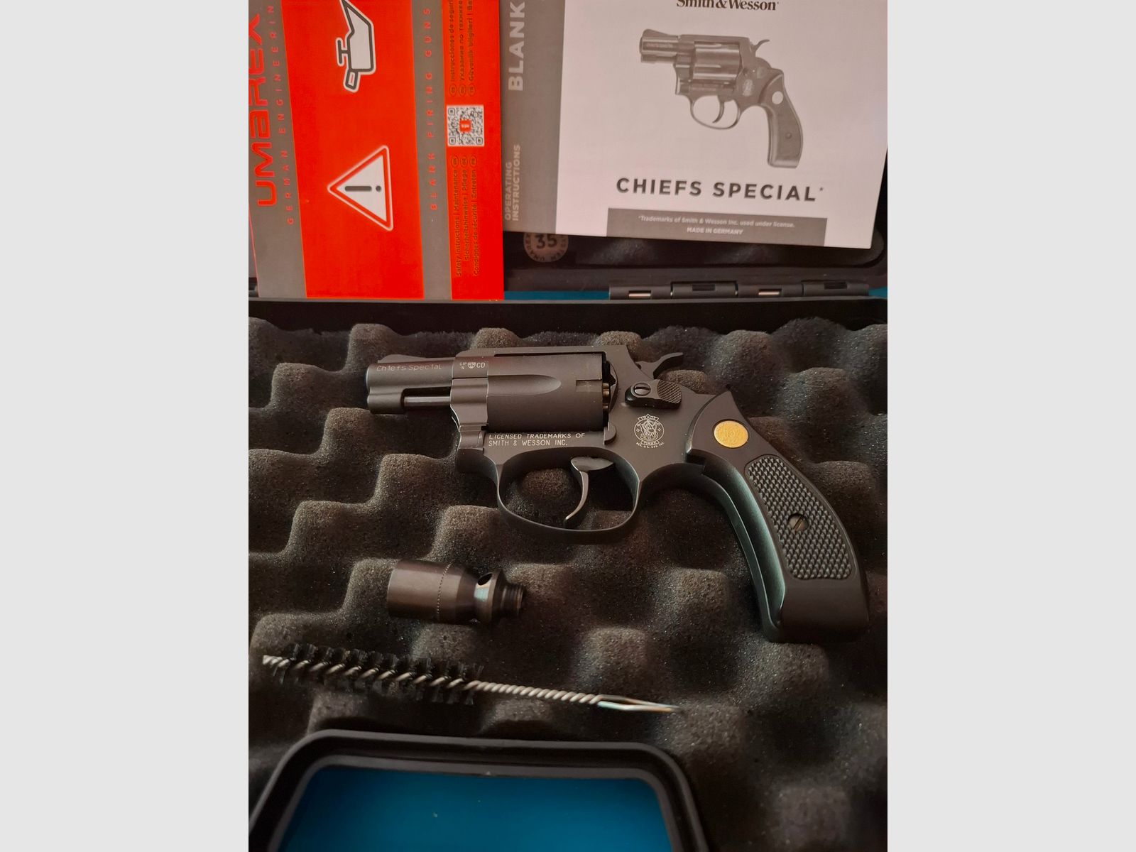 Smith & Wesson Chiefs Special 9mm RK. "NEW