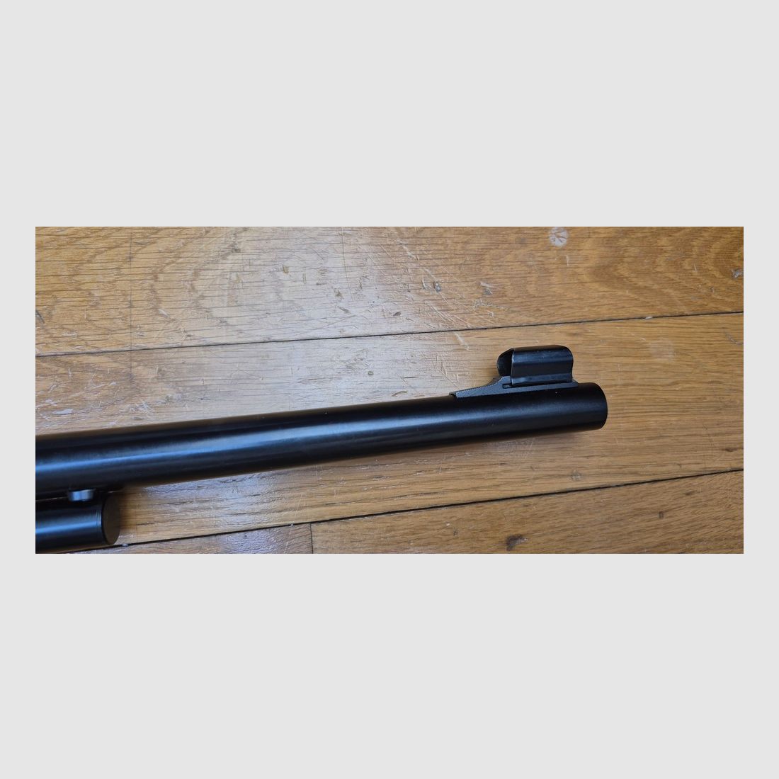 Sehr schöne und leistungsstarke Marlin 444 S Büchse – Kaliber 444 Marlin – Kapazität 5+1 – Waffe von 1981 mit Stempel „JM“ – Qualität der New Haven Fertigung von Marlin vor der Insolvenz! – Holz, Mechanik und Anpassungen top – Originalbrünierung zu 100% – Lauf Micro Groove „neu“ – Hervorragender Zustand nahezu neu – TBE+++, Bild 33 von 36