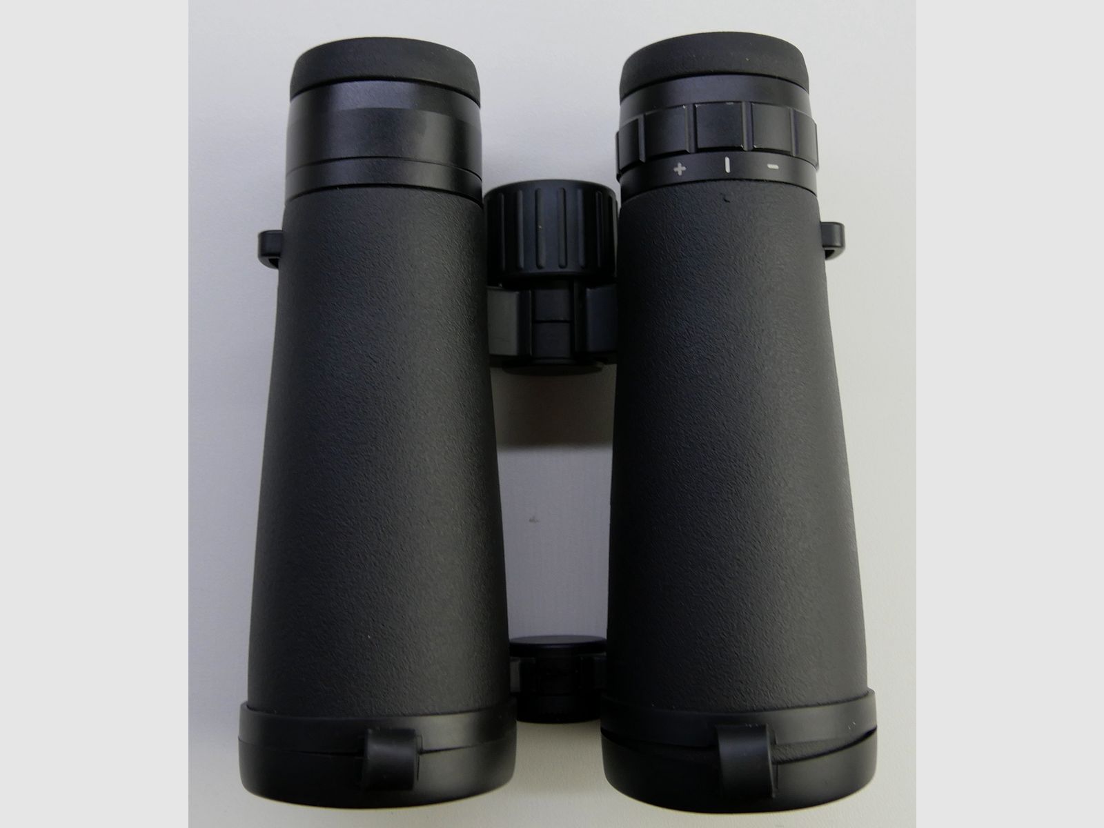 Expositor DDoptics prismáticos EDX 8x42-073