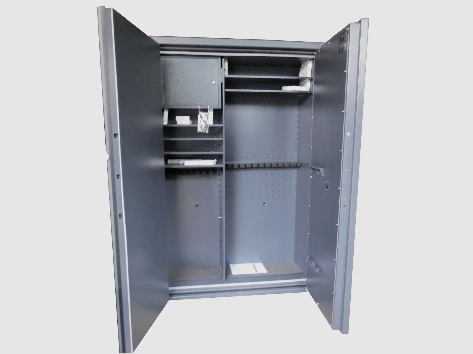 Gun cabinet resistance grade N/0 1 according to EN 1143-1