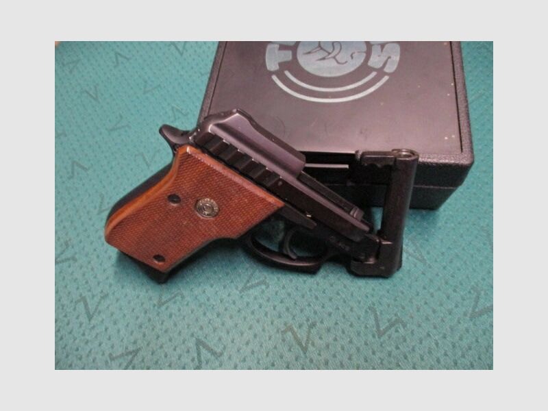 Pistola Taurus PT22 .22lr in cassa con descrizione PT22