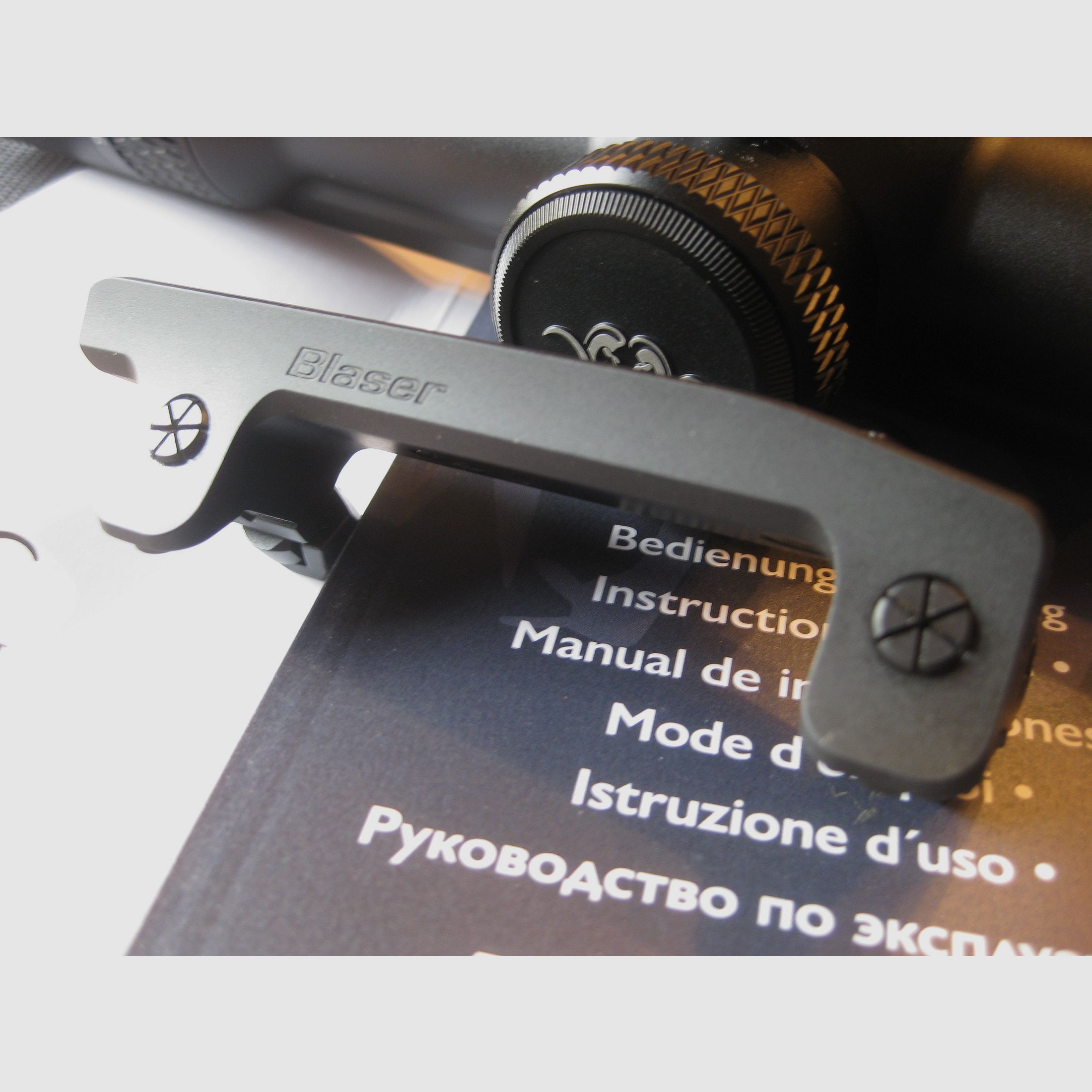 Regalo de Navidad ??!! NEUGLAS = Blaser B2 en 2 - 12 x 50 iC S (con riel interno ZEISS) en embalaje original con todos los accesorios !! SIN Swarovski-Leica-Schmidt&Bender-Sauer-Mauser-GPO-DDoptics