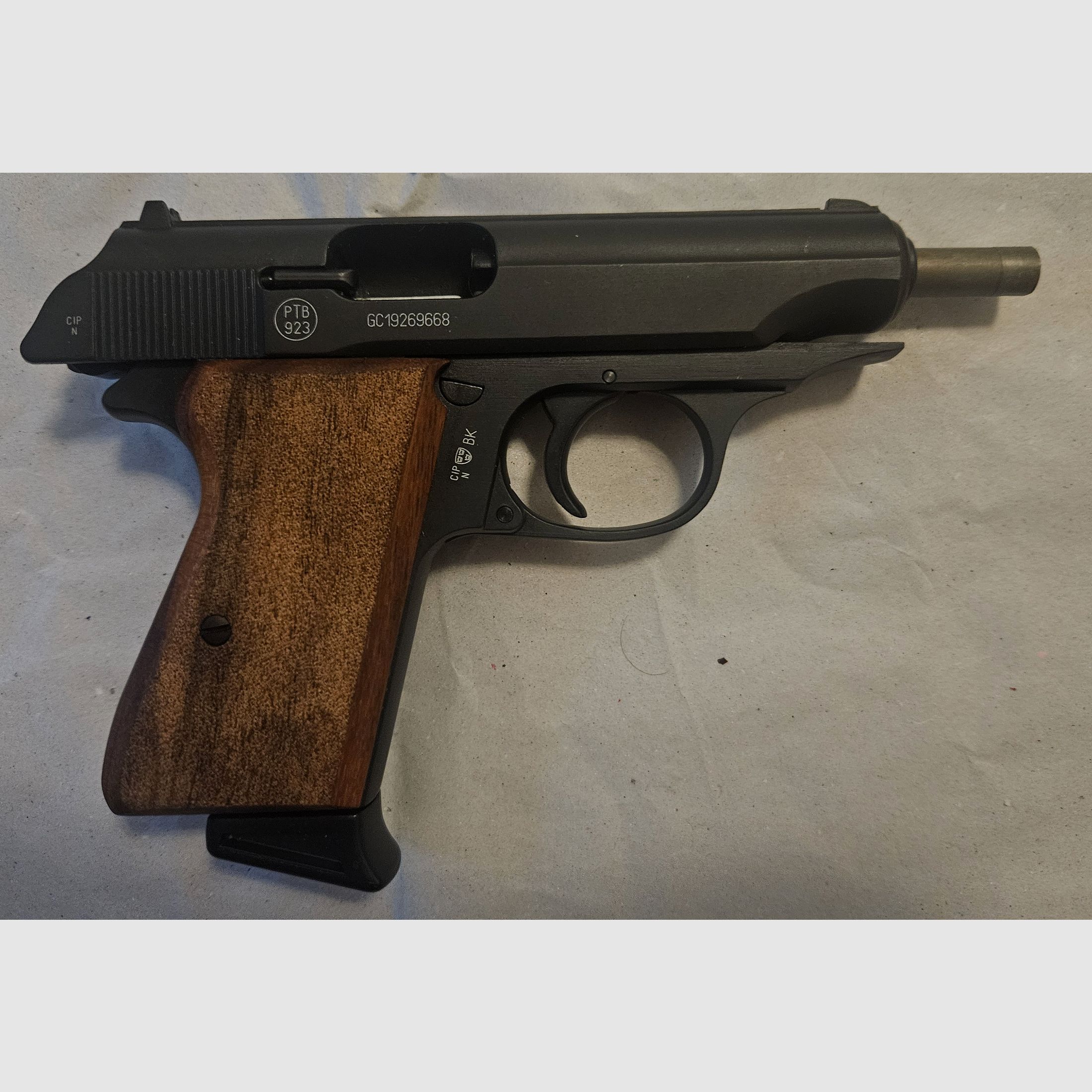 Walther PP Schreckschuss Pistole Kal. 9mm P.A.K. schwarz brüniert braune Griffschalen