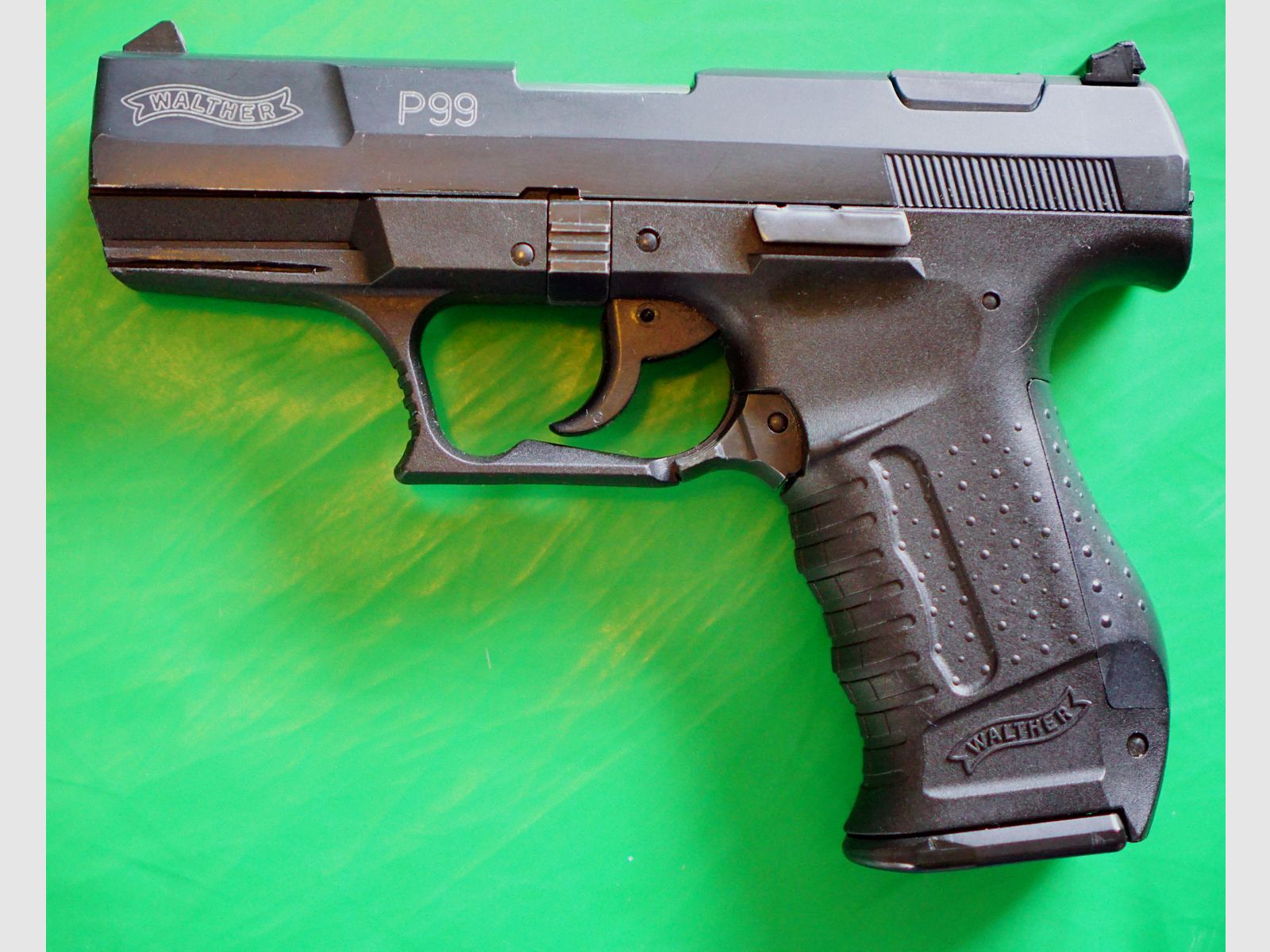 Walther P99 blank firing pistol 9mm P.A.K. (PTB 637) with holster - P 99 with EXTRA deep barrel block