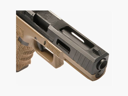 P02 GBB Airsoft Pistol con Grip Stippling in Tan | Delta Armory