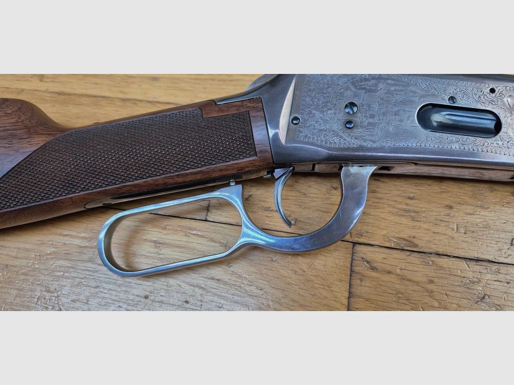 Sehr schöne Winchester Gedenkwaffe „Sheriff Bat Masterson“ – Saddle Rifle Modell 1894 – Waffe von 1979 – Nur 8.000 Exemplare – Kal. 30-30 Win – RAR Originalbox in BE+ – Waffe im Zustand von fast neu – TBE+++, Bild 6 von 36