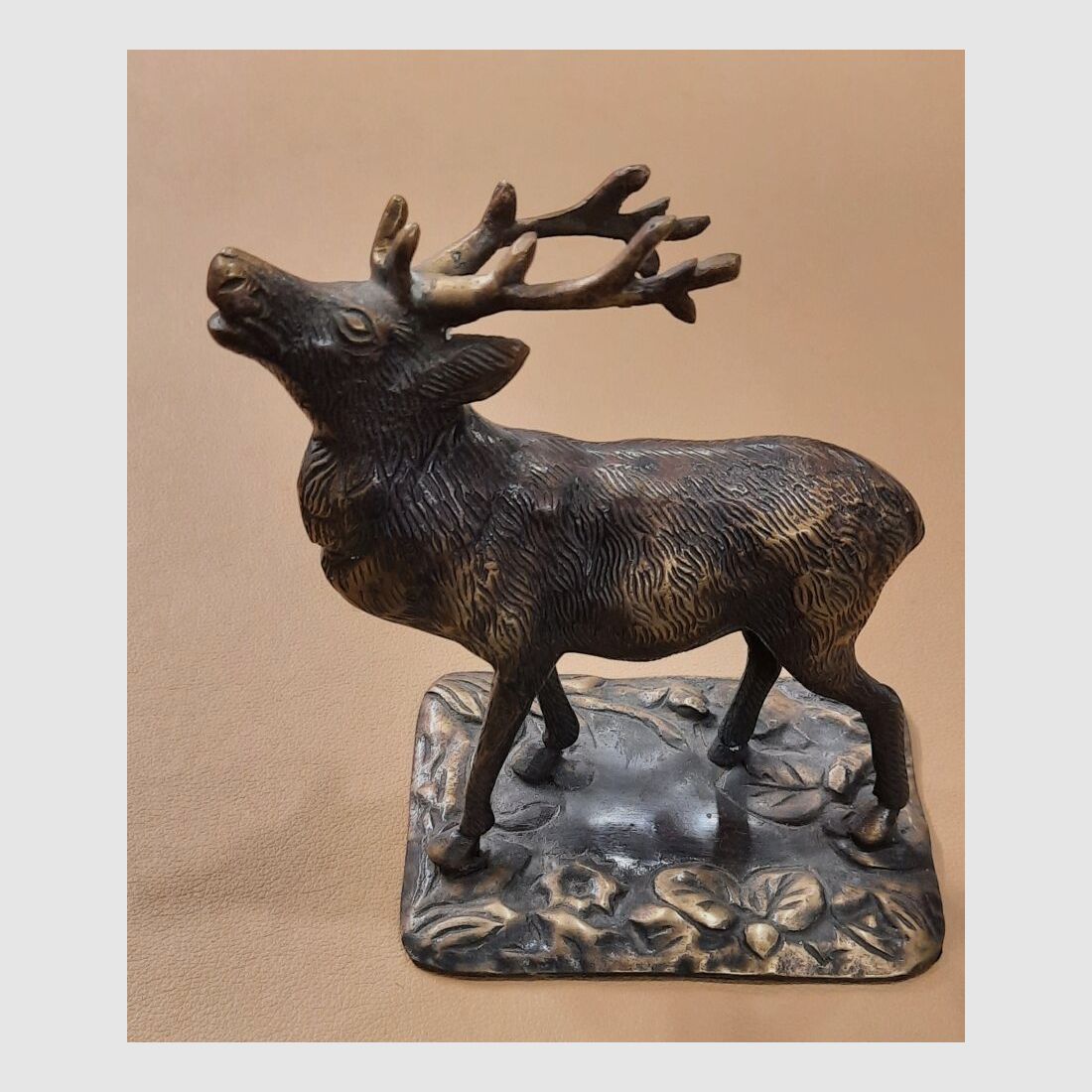Bronzefigur Hirsch Bronzefigur