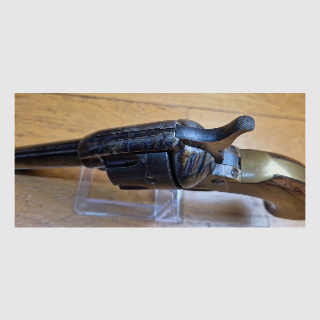 Mooie en goede revolver Armi Jäger type Colt SAA 1873 — Kal. .45 Long Colt / .45LC — Vuurwapen uit 1968 (!) — Zeer mooie afwerking, vooral in hout — Mechaniek en loop in perfecte staat — Mooie 100% leren koffer in TBE inbegrepen! — Set BE+/TBE, afbeelding 11 van 20