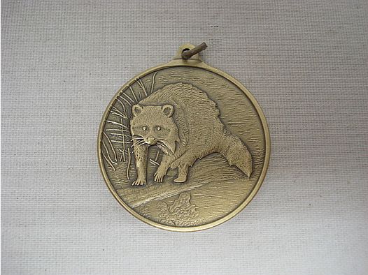 Jagdmedallie Waschbär bronze - 40 mm, Ring und Öse