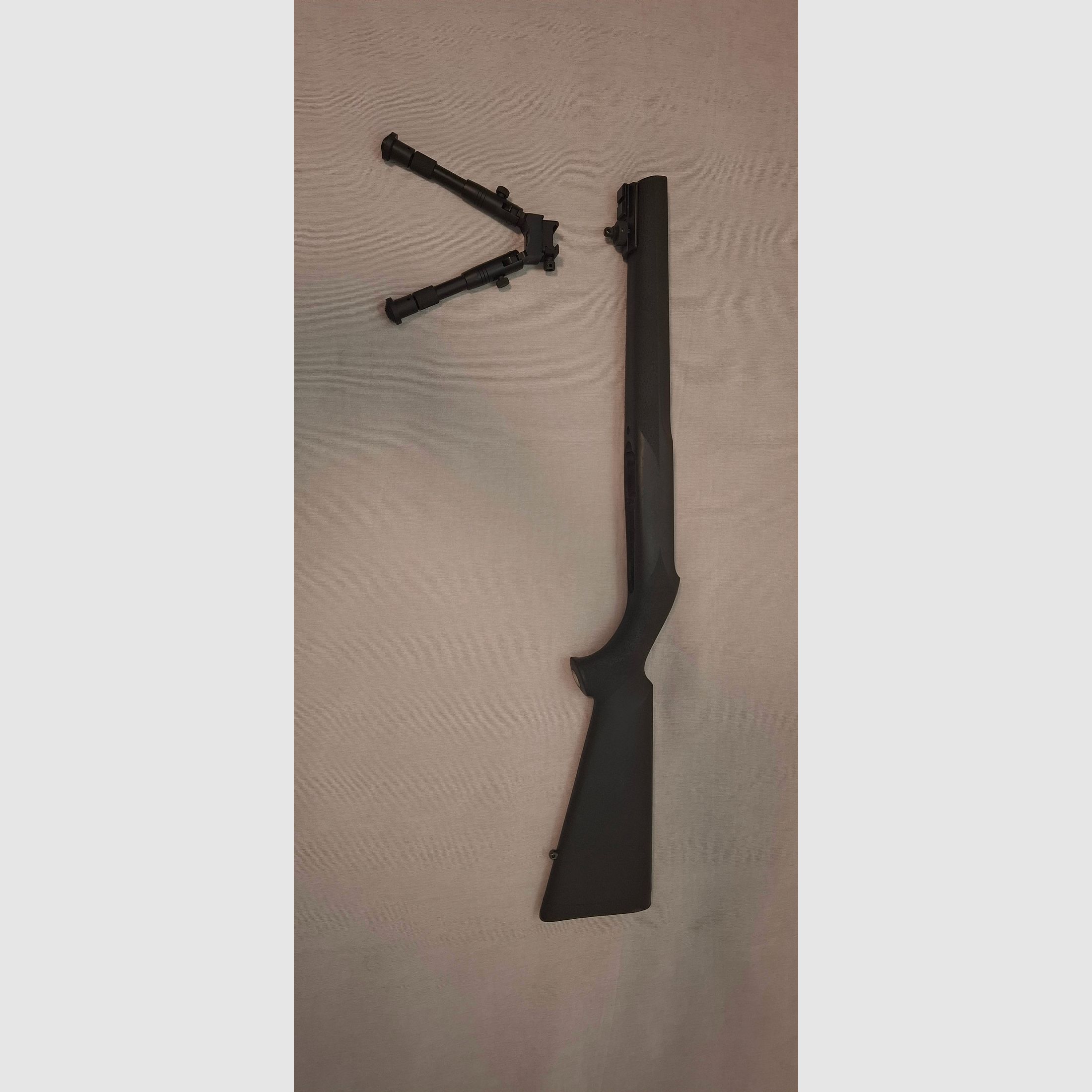 HOGUE RUGER 10/22 kolba do Bull Barrel z włókna szklanego w komplecie z dwójnogiem.
