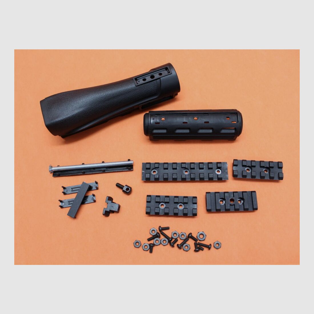 Tecnología avanzada Kalashnikov AKM: sistema de 4 rieles/-protección de mano ATI Strikeforce polímero negro arriba/abajo con rieles laterales