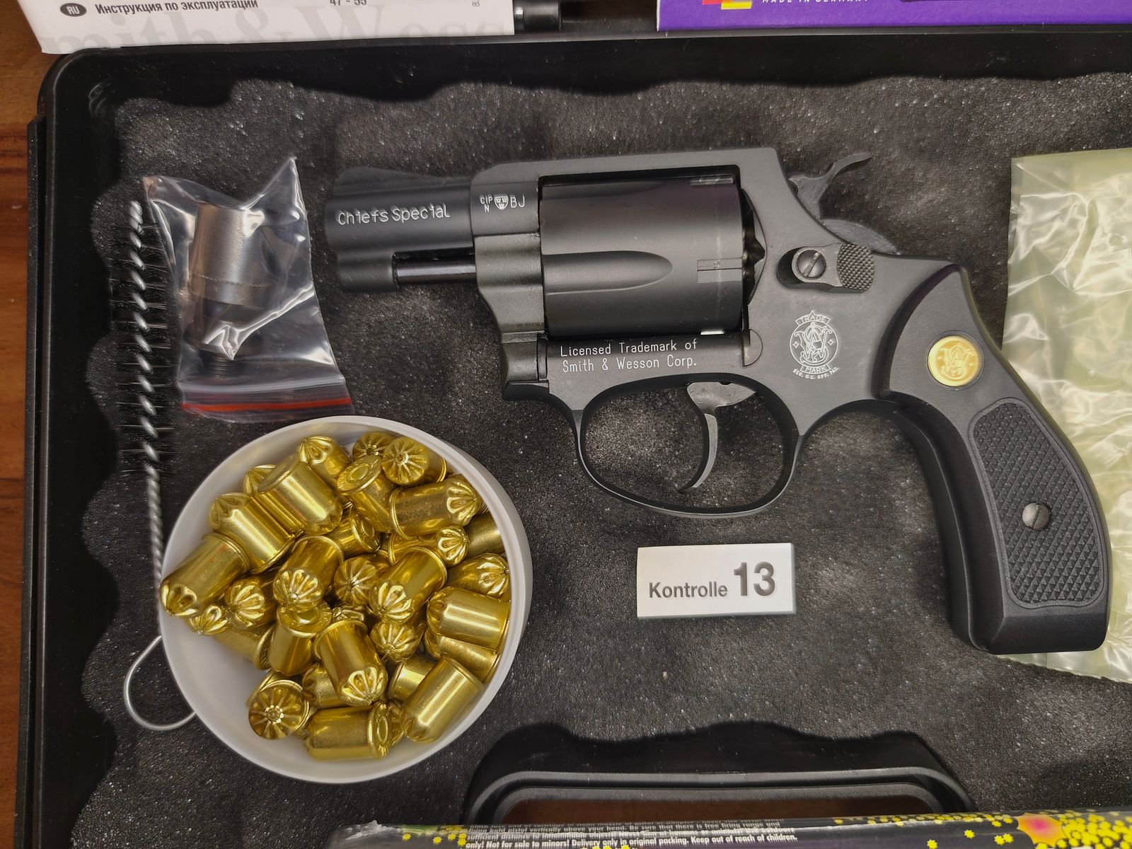 Smith & Wesson Chiefs Special 9mm PTB 794 New Year's Set 40 Pyro + 50 rounds NC ammunition