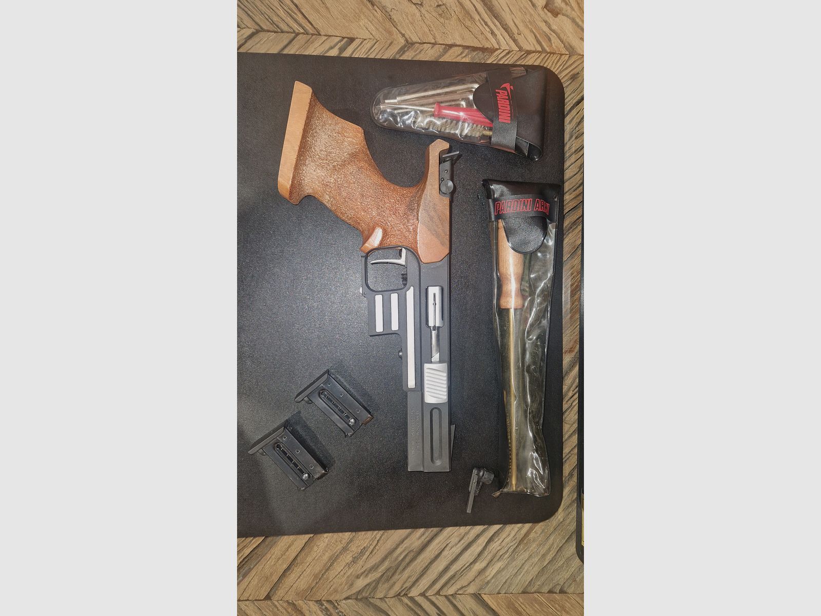 Pardini SP .22 lr. Matchpistool – 2 magazijnen – originele koffer – zeer goed onderhouden
