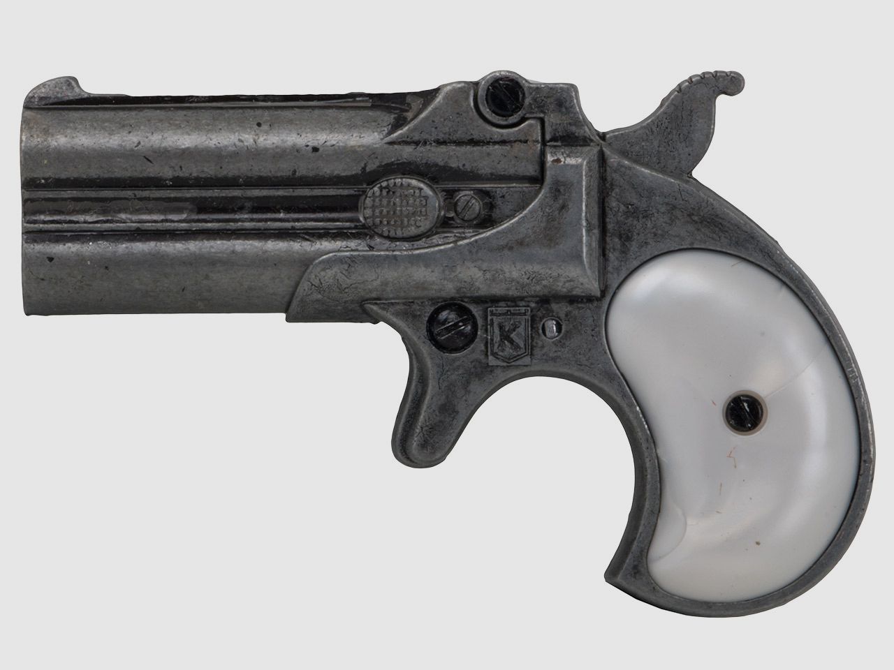 Deko Pistole Kolser Derringer 95 USA 1866 Kaliber .41 altgrau Griffschalen in Perlmuttoptik