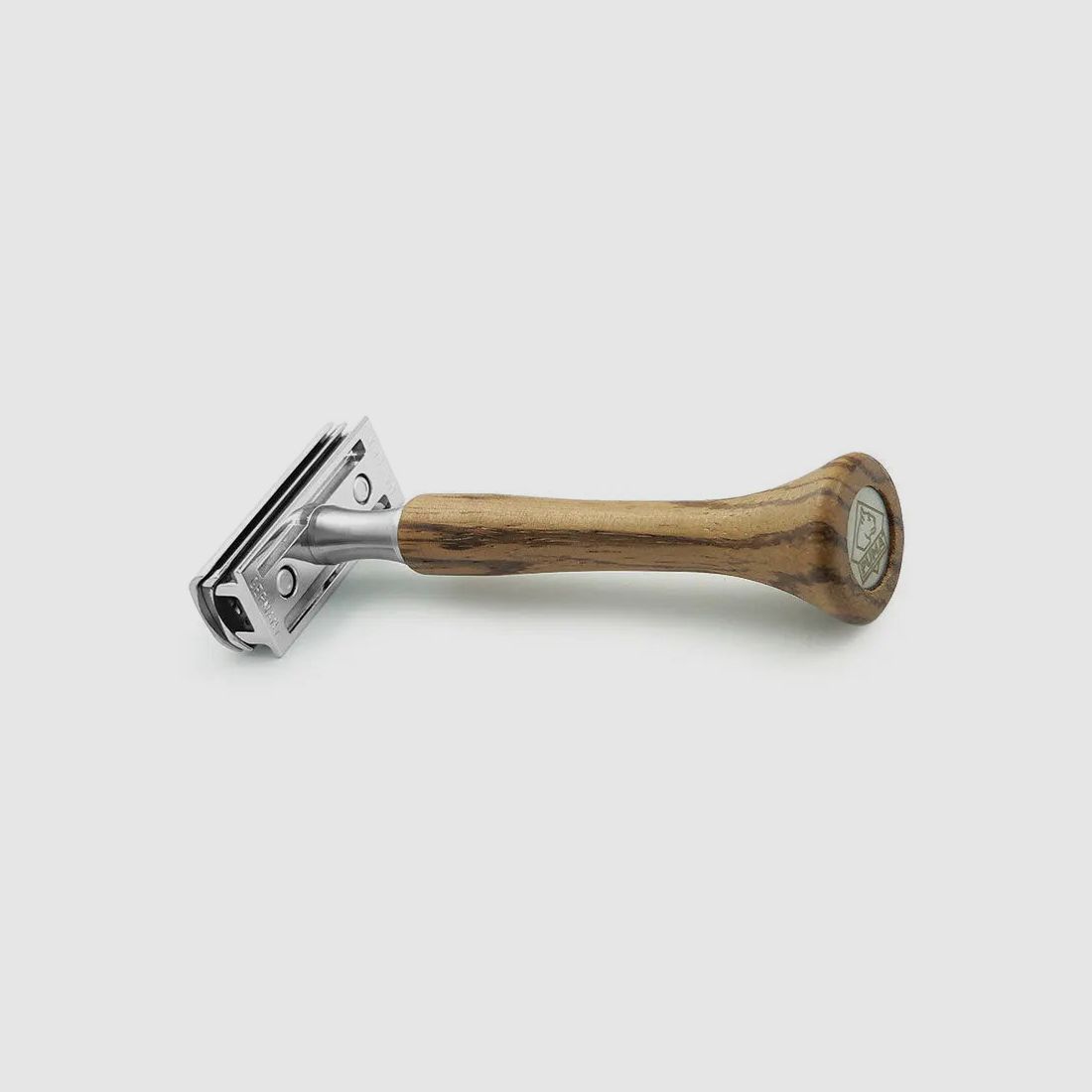 Maquinilla de afeitar PUMA 4Shave con mango de madera de zebrano