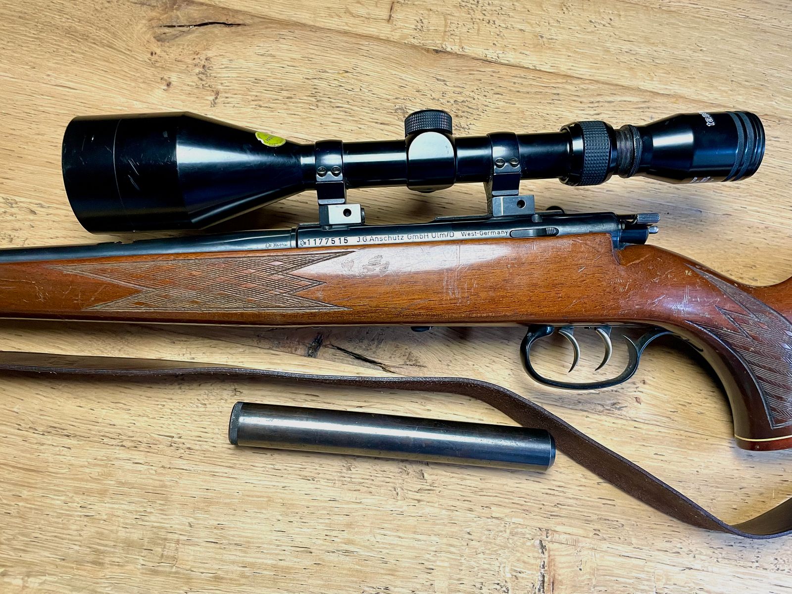 Repetierbüchse Anschütz Mod. 1422 mit Dt. Stecher inkl. ZF Tasco 4-12x56 und Schalldämpfer