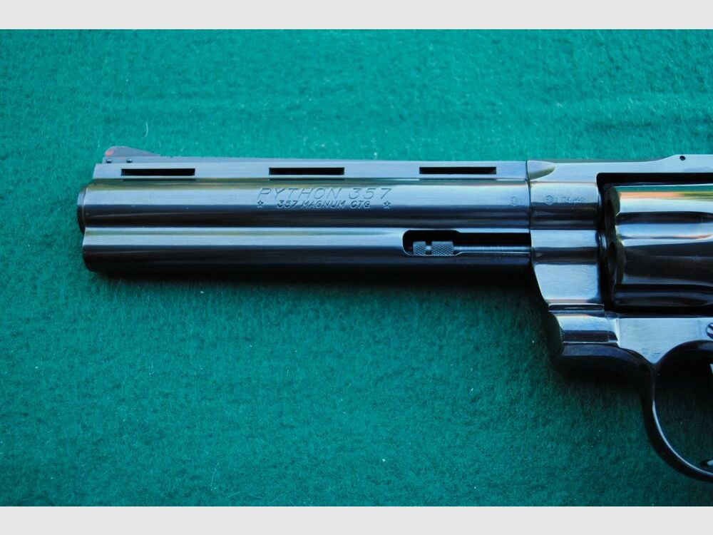 Colt Python, prova 74, lunghezza canna 6", impugnature originali, mai sparato