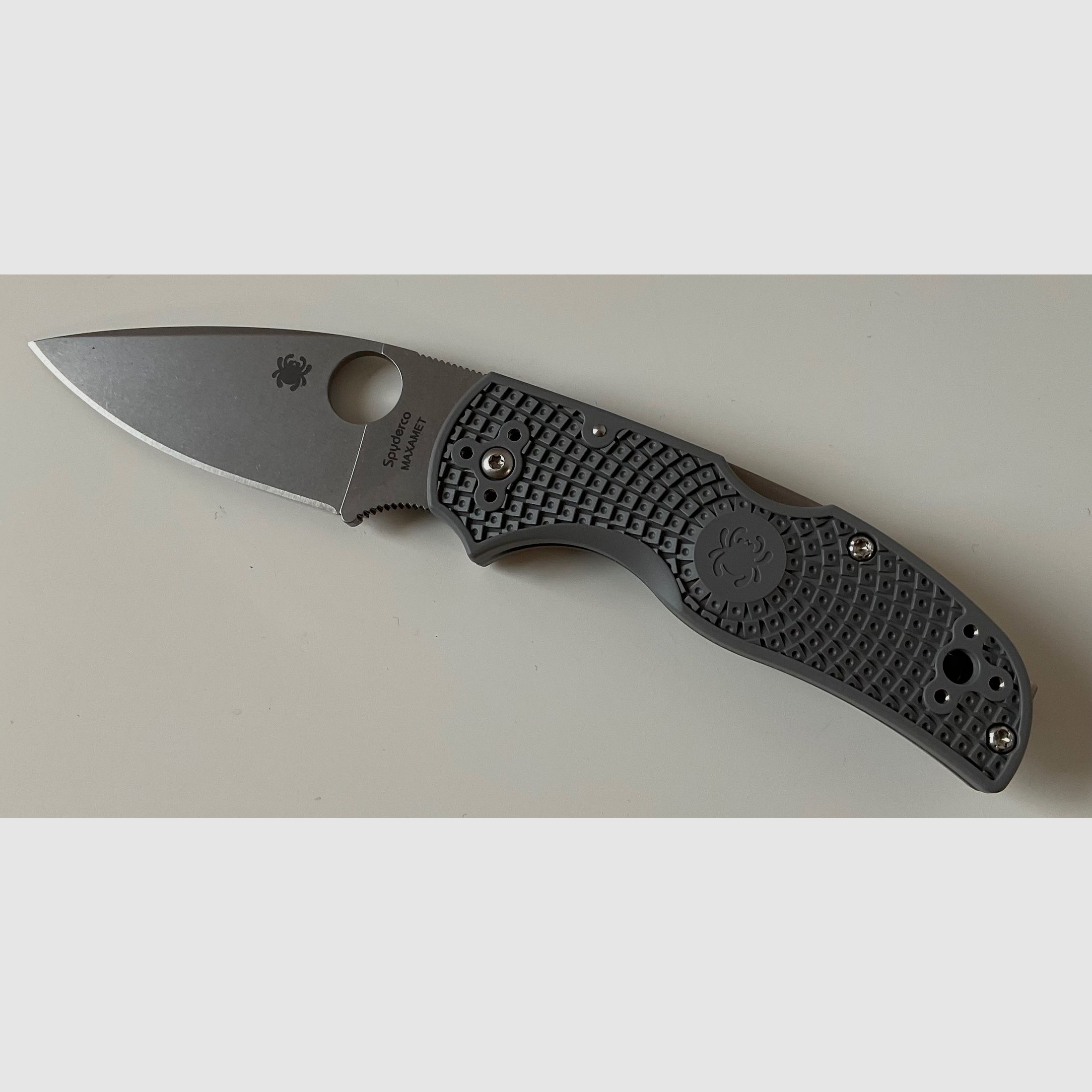 Spyderco Native 5 Maxamet C41GY5 Folder, FRN grau mit Deep Carry Clip von Lynch