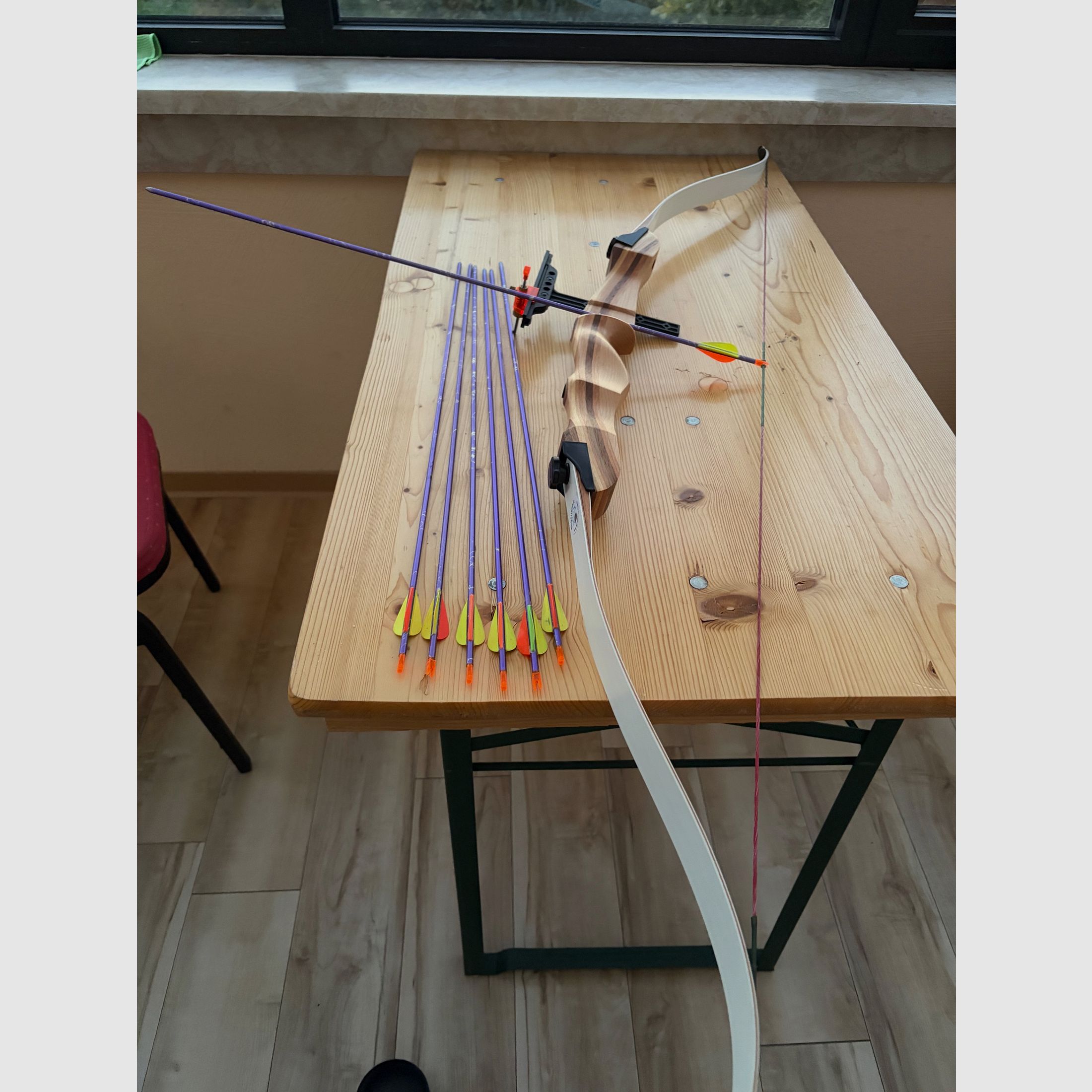 Kinder-recurveboog ongeveer 15-20 lb + 7 pijlen