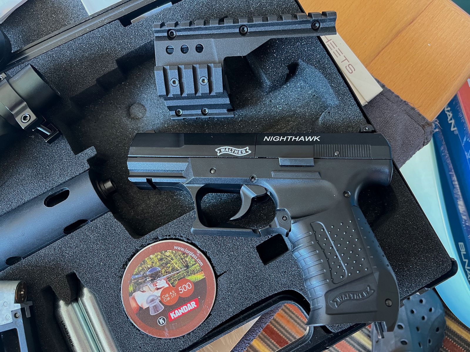 Walther Nighthawk Set, CO2, pistola ad aria, incl. ottica (reddot), compensatore & valigetta,
