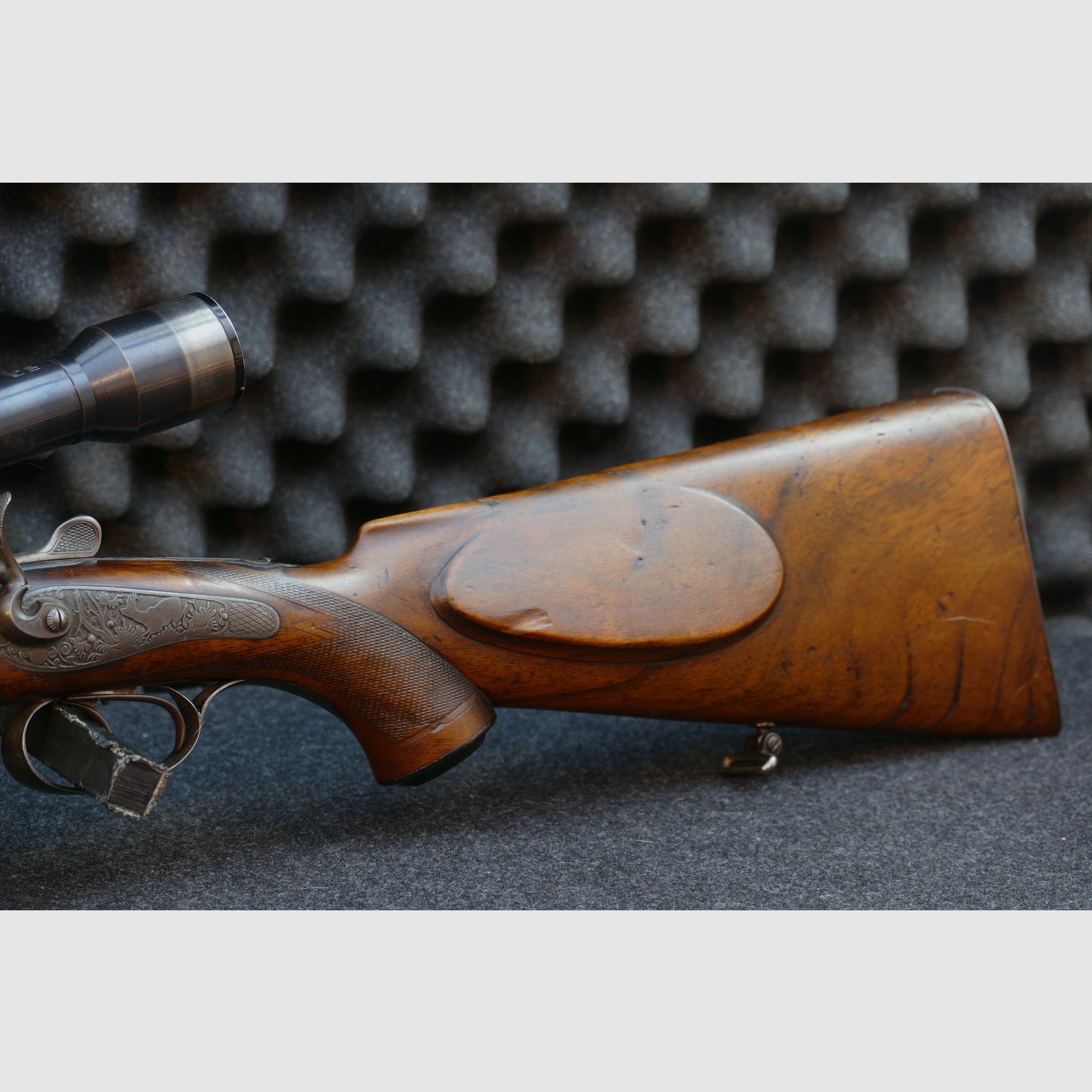 Hahnbüchsflinte aus Ferlach, Kal. 8×57 R‑360 / 16/65, Zielfernrohr Kahles Wien H/4×, Leder‑Passkoffer, Matrizen, Hülsen und Geschosse (173)