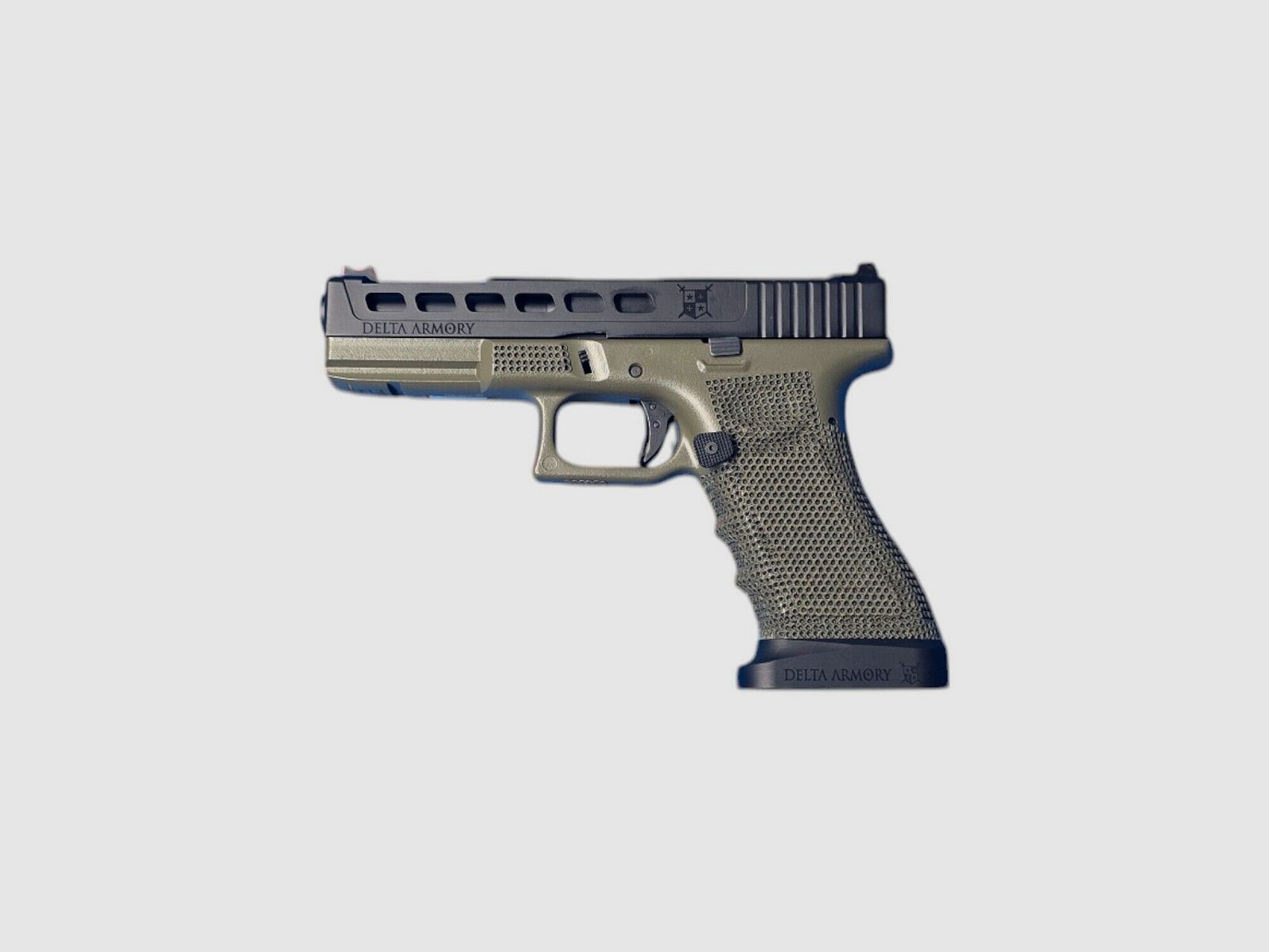 P06 GBB Airsoft Pistole mit Grip Stippling in Oliv | Delta Armory