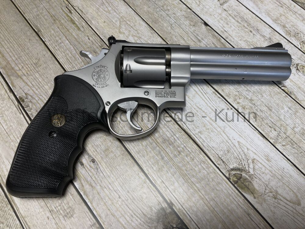 Smith & Wesson Model of 1988