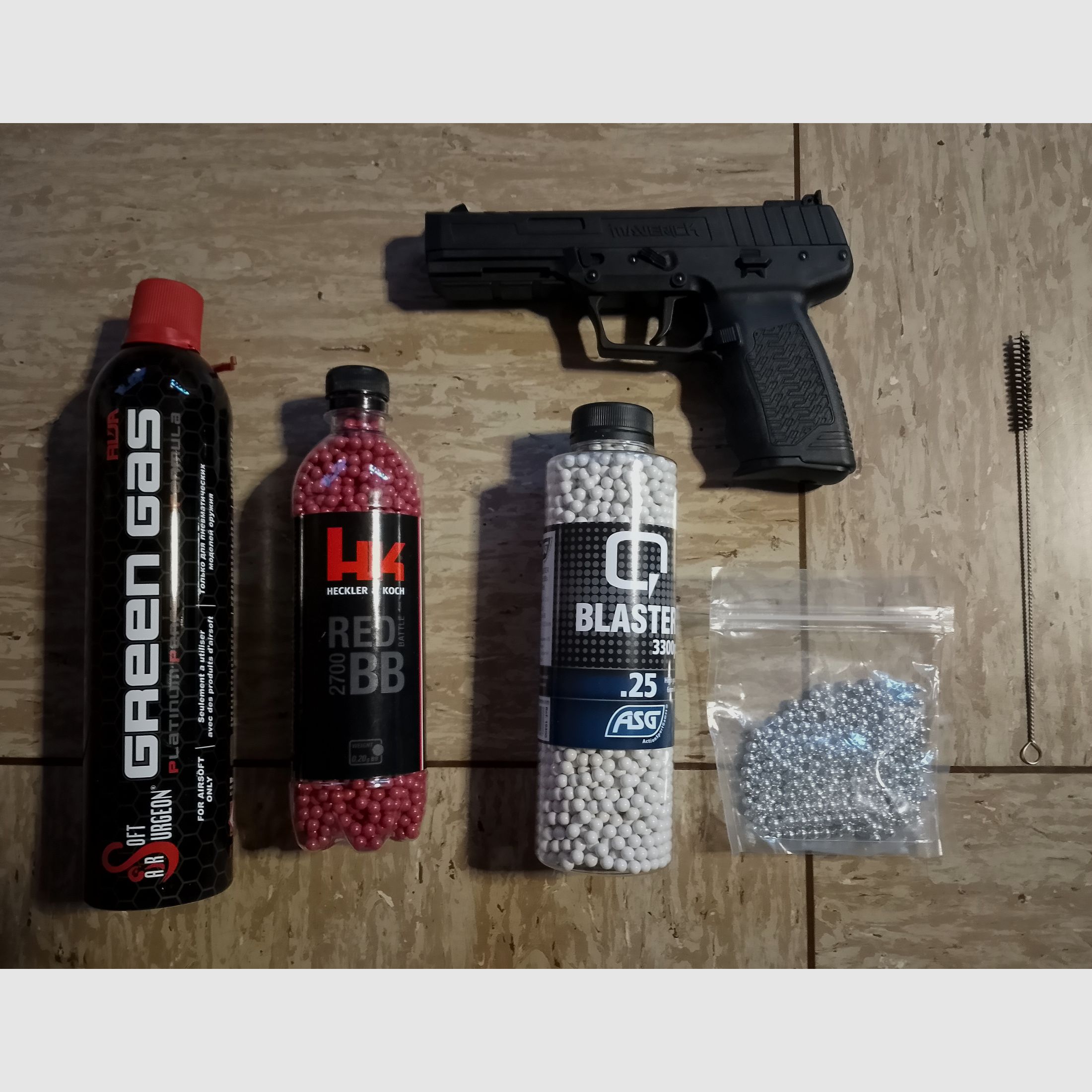 Kli Maverick GBB Gas Blow Back Airsoft Pistole mit Zubehör Greengas + Stahl + 0,20g H&K + ASG  BB's Set 
