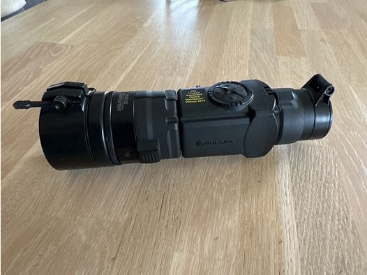 Pulsar Core FXQ35 BW Wärmebild-Vorsatzgerät  inkl. Rusian -Adapter ARM 52-62 für 56mm Objektive)